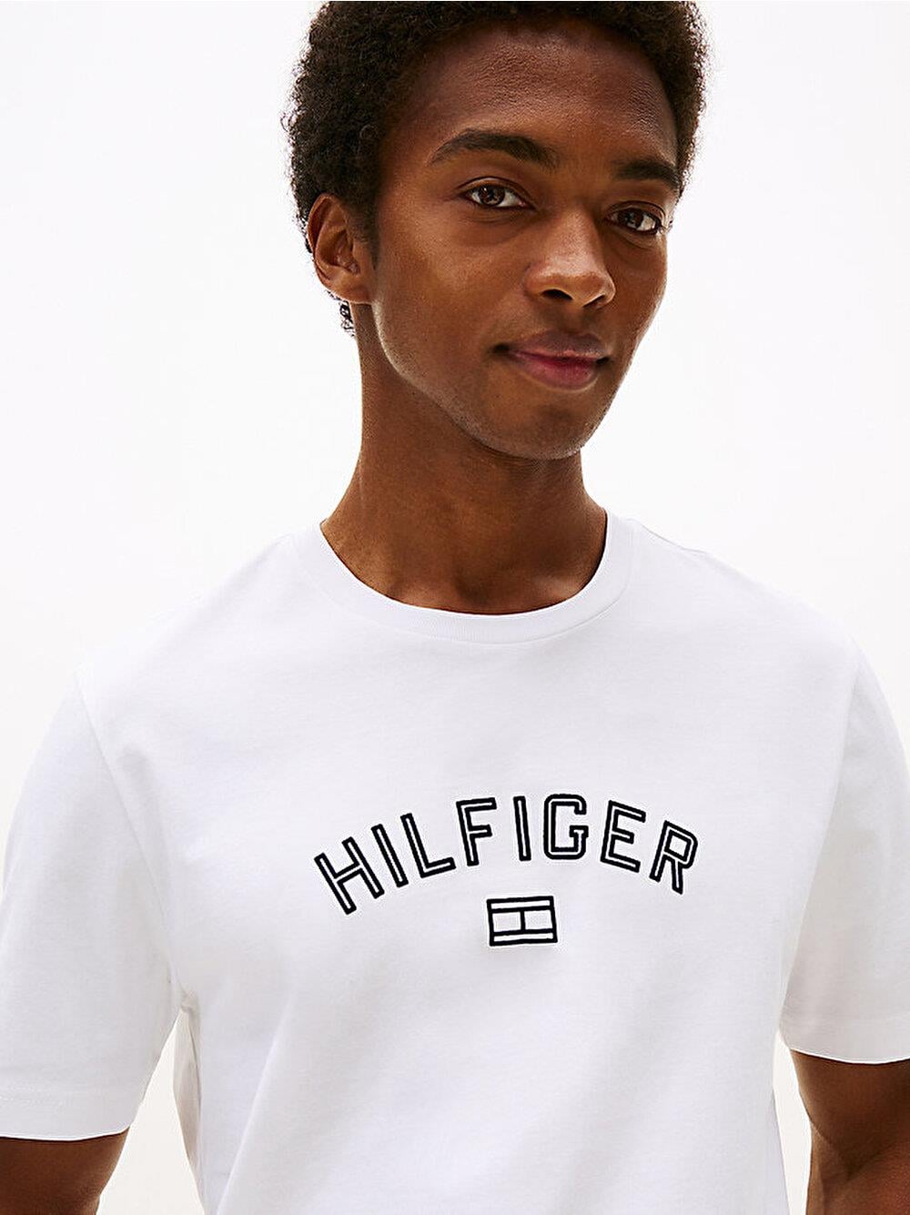 TOMMY HILFIGER Tommy Hilfiger Erkek Regular Fit Pamuklu Logo Baskılı Pamuklu Yuvarlak Yakalı Kısa Kollu Beyaz T-Shirt MW0MW39357-YBR