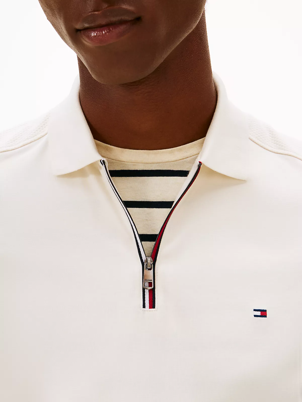 Tommy Hilfiger Tommy Hilfiger Erkek Regular Fit Pamuklu Kısa Kollu Fermuarlı Krem Polo Yaka T-Shirt MW0MW41613-Z00