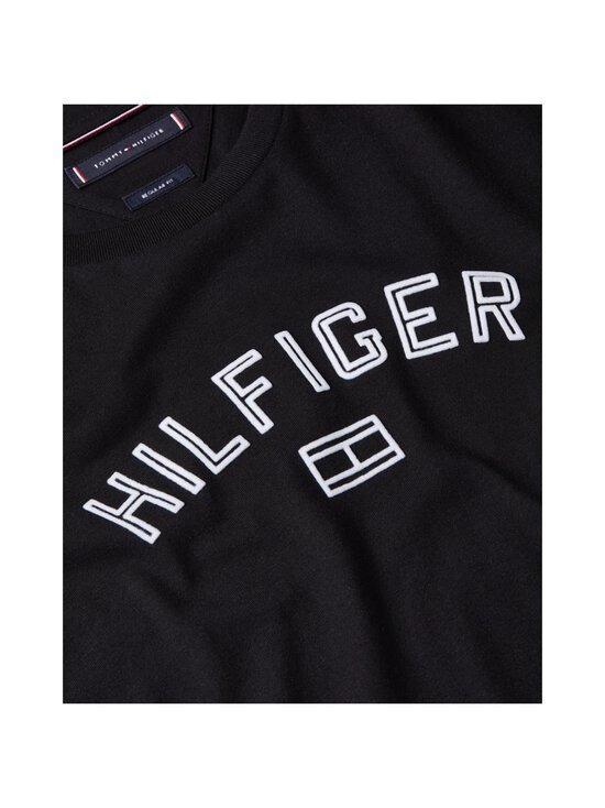 TOMMY HILFIGER Tommy Hilfiger Erkek Regular Fit Pamuklu Logo Baskılı Pamuklu Yuvarlak Yakalı Kısa Kollu Siyah T-Shirt MW0MW39357-BDS