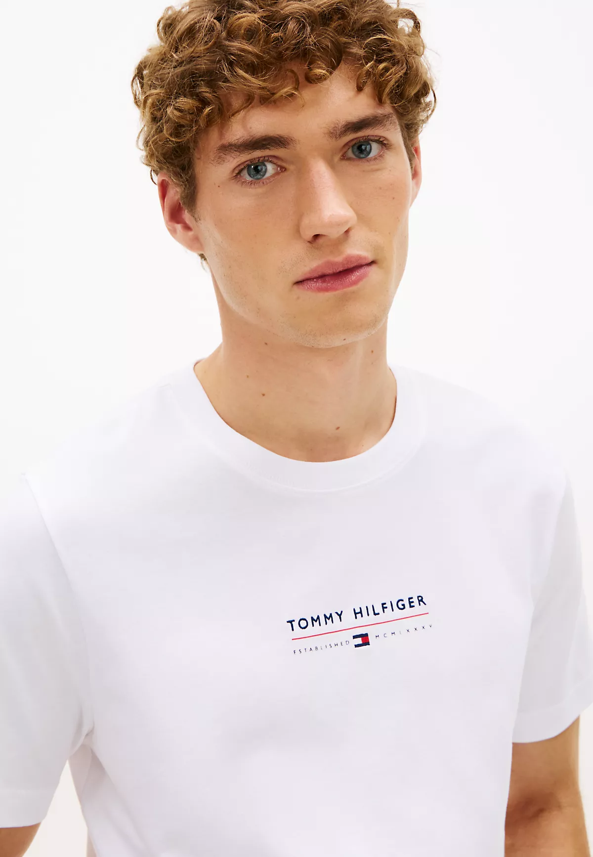 Tommy Hilfiger Tommy Hilfiger Erkek Regular Fit Yuvarlak Yakalı Logo Desenli Pamuklu Kısa Kollu Beyaz T-Shirt MW0MW42363-YBR