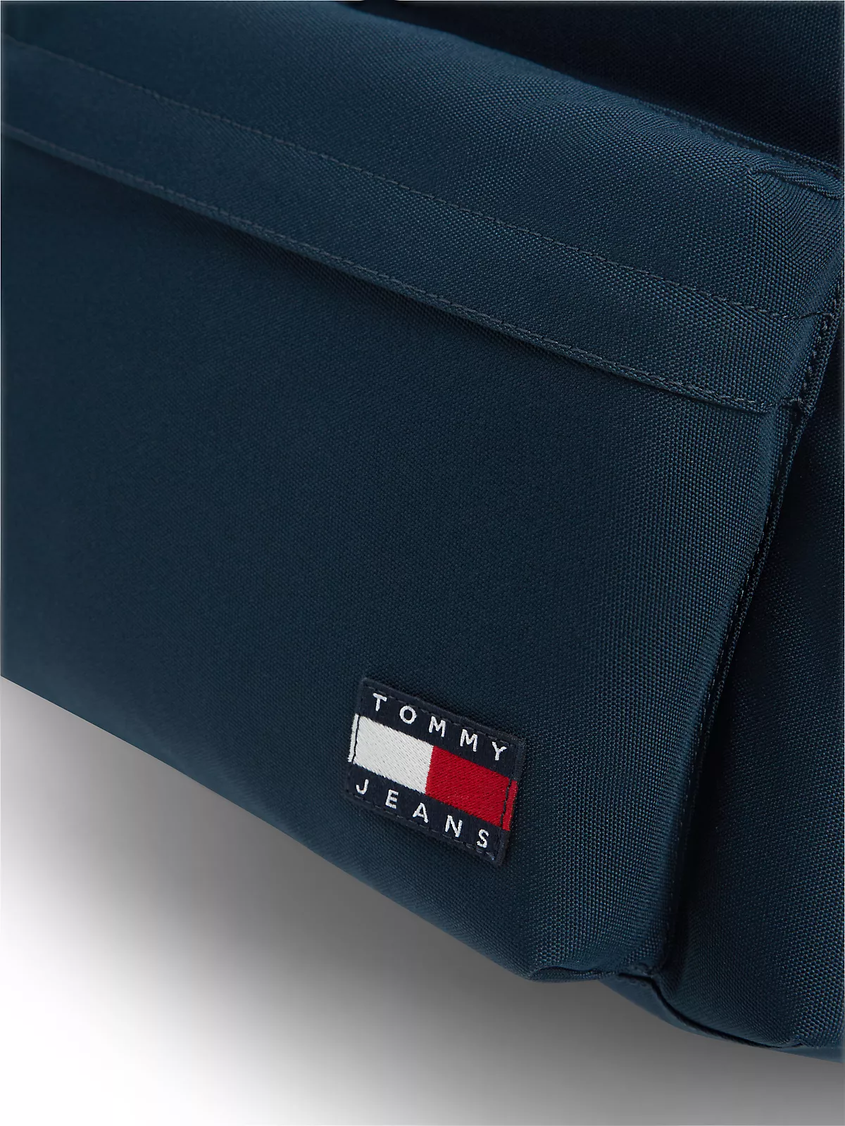 Tommy Hilfiger Tommy Hilfiger Erkek Sırt Askılı Marka Logolu Fermuar Kapamalı Lacivert Sırt Çantası AM0AM13726-C1G
