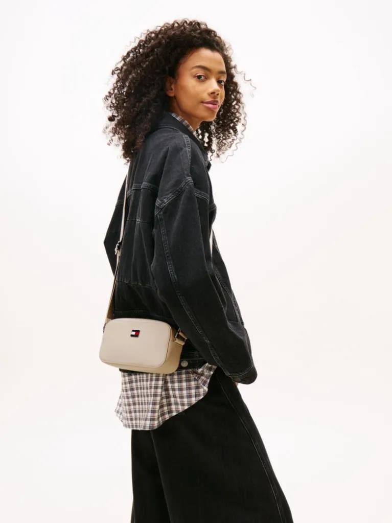 Tommy Hilfiger Tommy Hilfiger Kadın Ayarlanabilir Omuz Askılı TH Logo İmzalı Bej Omuz Çantası AW0AW18065-ABY