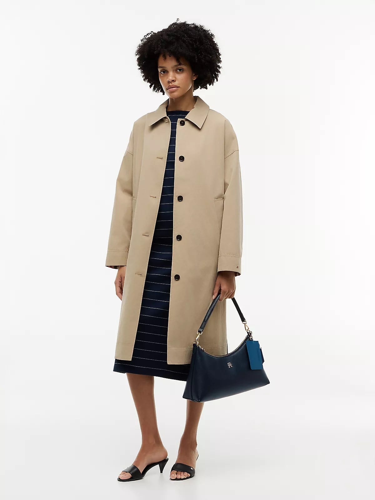 Tommy Hilfiger Tommy Hilfiger Kadın Çıkarılabilir Mini Cüzdanlı Fermuarlı Kısa Kulplu TH Monogram Logolu Lacivert Omuz Çantası AW0AW18720-DW6