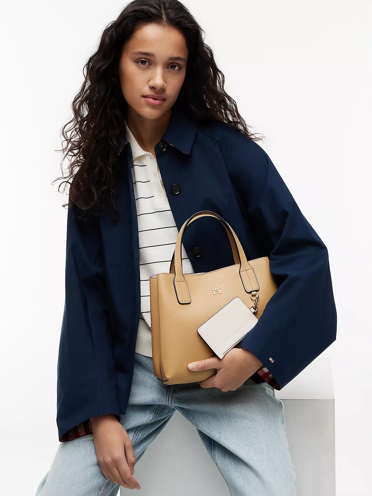 Tommy Hilfiger Tommy Hilfiger Kadın Çıkarılabilir Mini Askılı ve Cüzdanlı TH Monogram Logolu Bej Omuz Çantası AW0AW18722-RBL