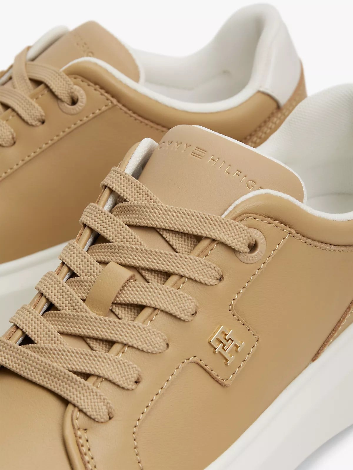 Tommy Hilfiger Tommy Hilfiger Kadın Deri Detaylı Düşük Bilekli Rahat Taban Bej Sneaker FW0FW09396-ABS