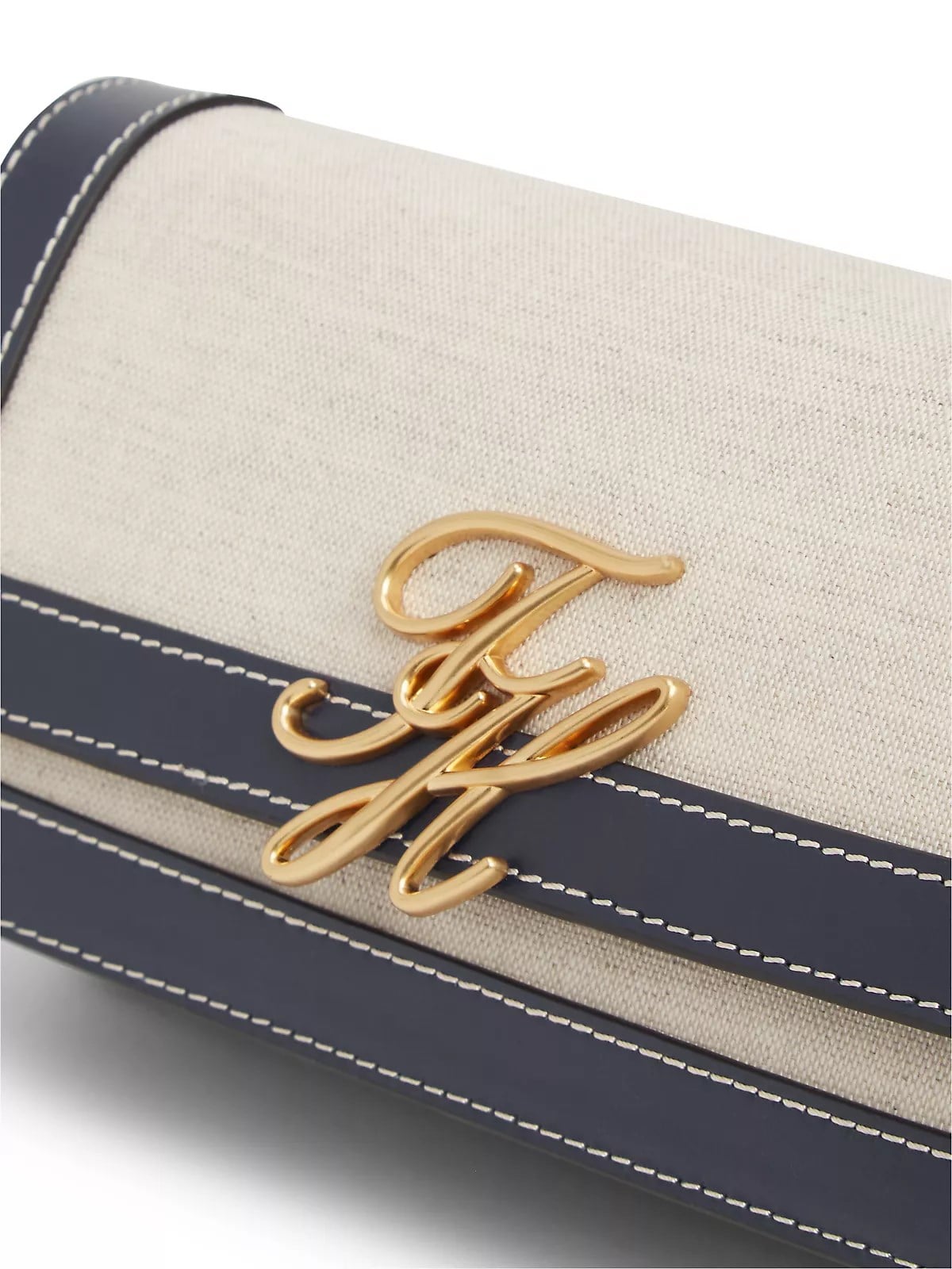 Tommy Hilfiger Tommy Hilfiger Kadın Deri Metal Toka Kapamalı Ayarlanabilir Kayış Lacivert Omuz Çantası AW0AW18737-DW6