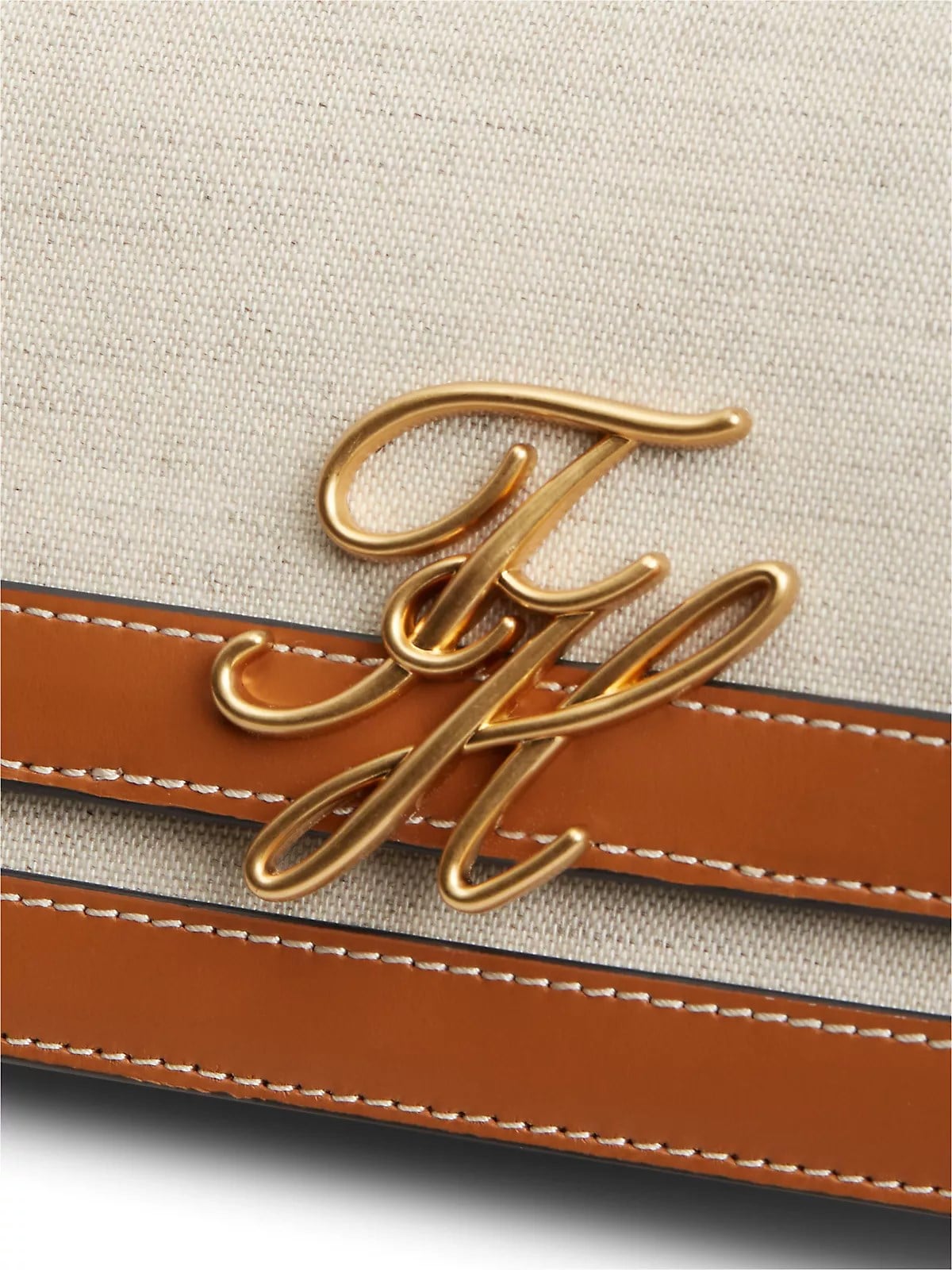 Tommy Hilfiger Tommy Hilfiger Kadın Deri Metal Toka Kapamalı Ayarlanabilir Kayış Kahverengi Omuz Çantası AW0AW18737-GB8
