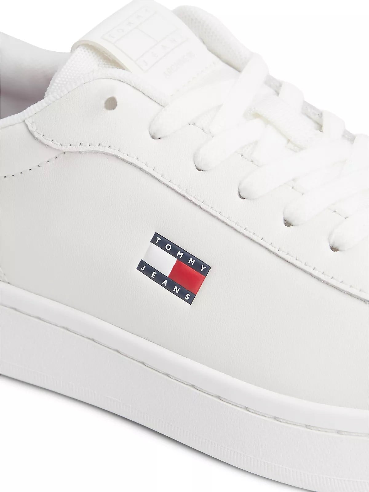Tommy Hilfiger Tommy Hilfiger Kadın Düşük Bilekli İkonik Bayrak Logo Desenli Süet Detaylı Deri Beyaz Sneaker EN0EN03146-0GZ