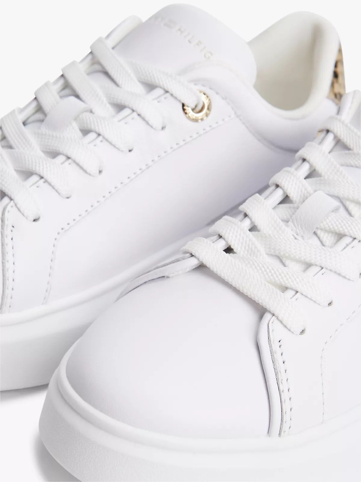 Tommy Hilfiger Tommy Hilfiger Kadın Düşük Bilekli TH Logo Detaylı Hakiki Deri Beyaz Sneaker FW0FW09456-YBS
