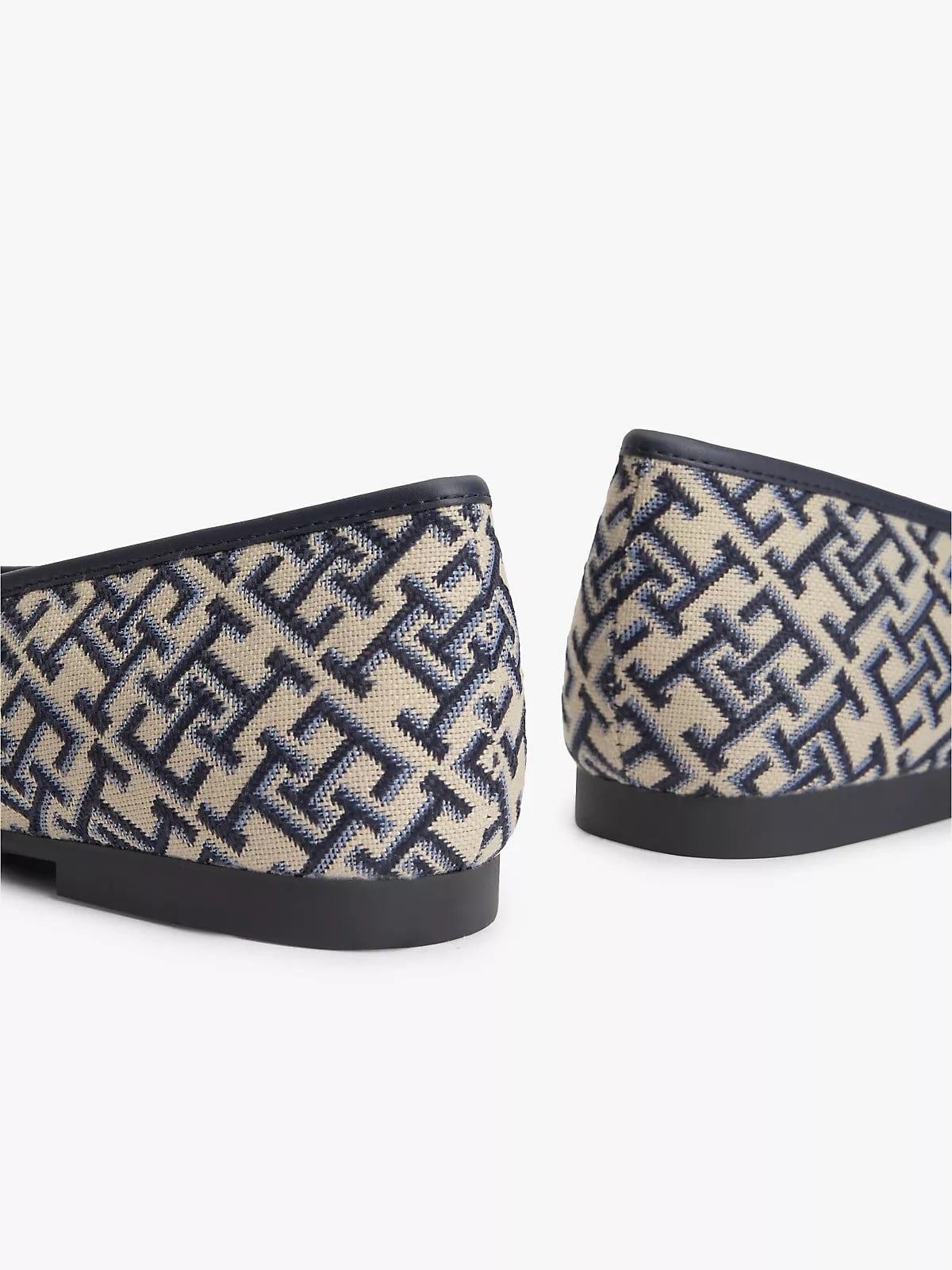 Tommy Hilfiger Tommy Hilfiger Kadın Monogram TH Logolu İnce Topuklu Yuvarlak Burunlu Lacivert Espadril FW0FW09504-DW6