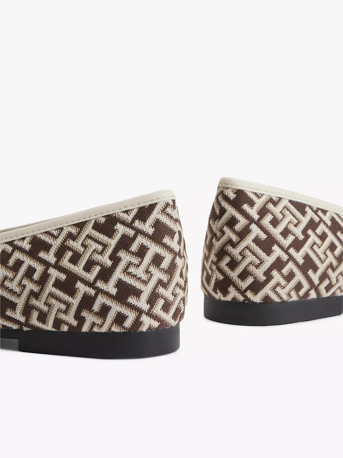 Tommy Hilfiger Tommy Hilfiger Kadın Monogram TH Logolu İnce Topuklu Yuvarlak Burunlu Kahverengi Espadril FW0FW09504-GSZ