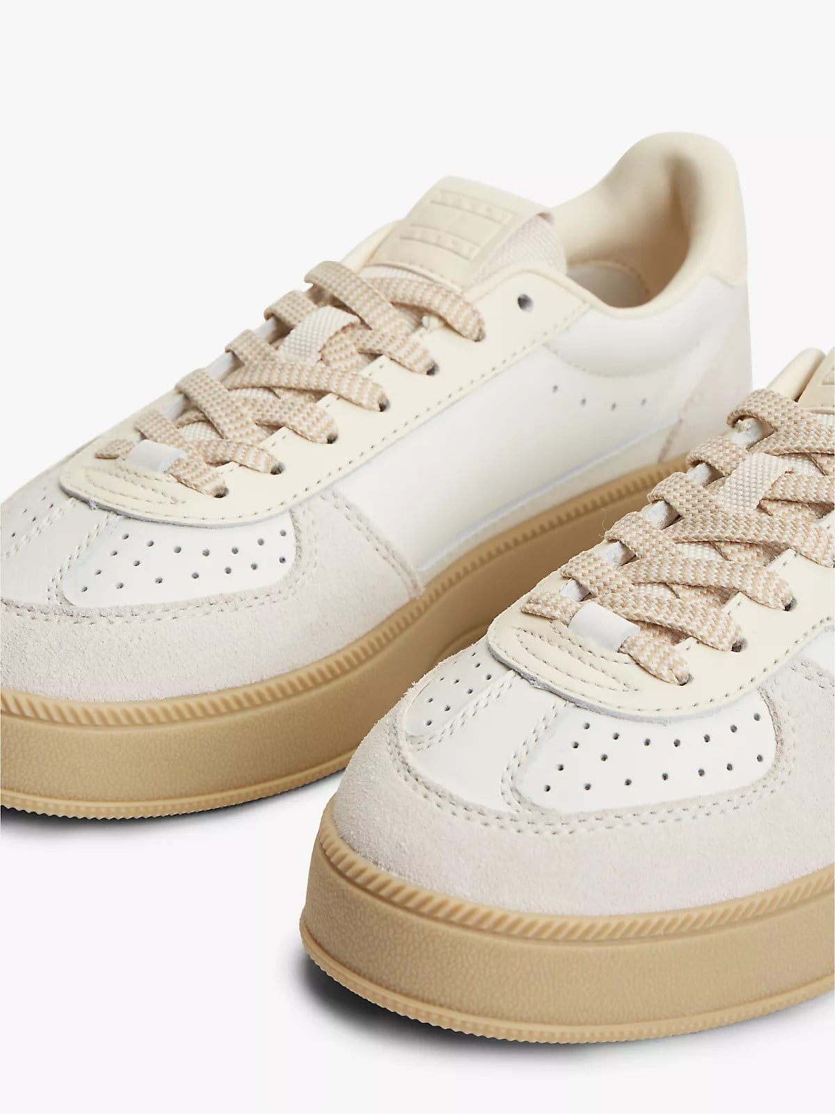 Tommy Hilfiger Tommy Hilfiger Kadın Monogram Logo Desenli Düşük Bilekli Rahat Taban Ekru Sneaker EN0EN03091-YBL
