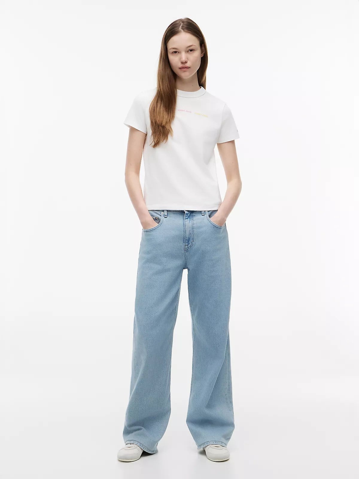 Tommy Hilfiger Tommy Hilfiger Kadın Normal Kalıp Yuvarlak Yakalı Logo İmzalı Pamuklu Kısa Kollu Beyaz T-Shirt DW0DW22905-YBL