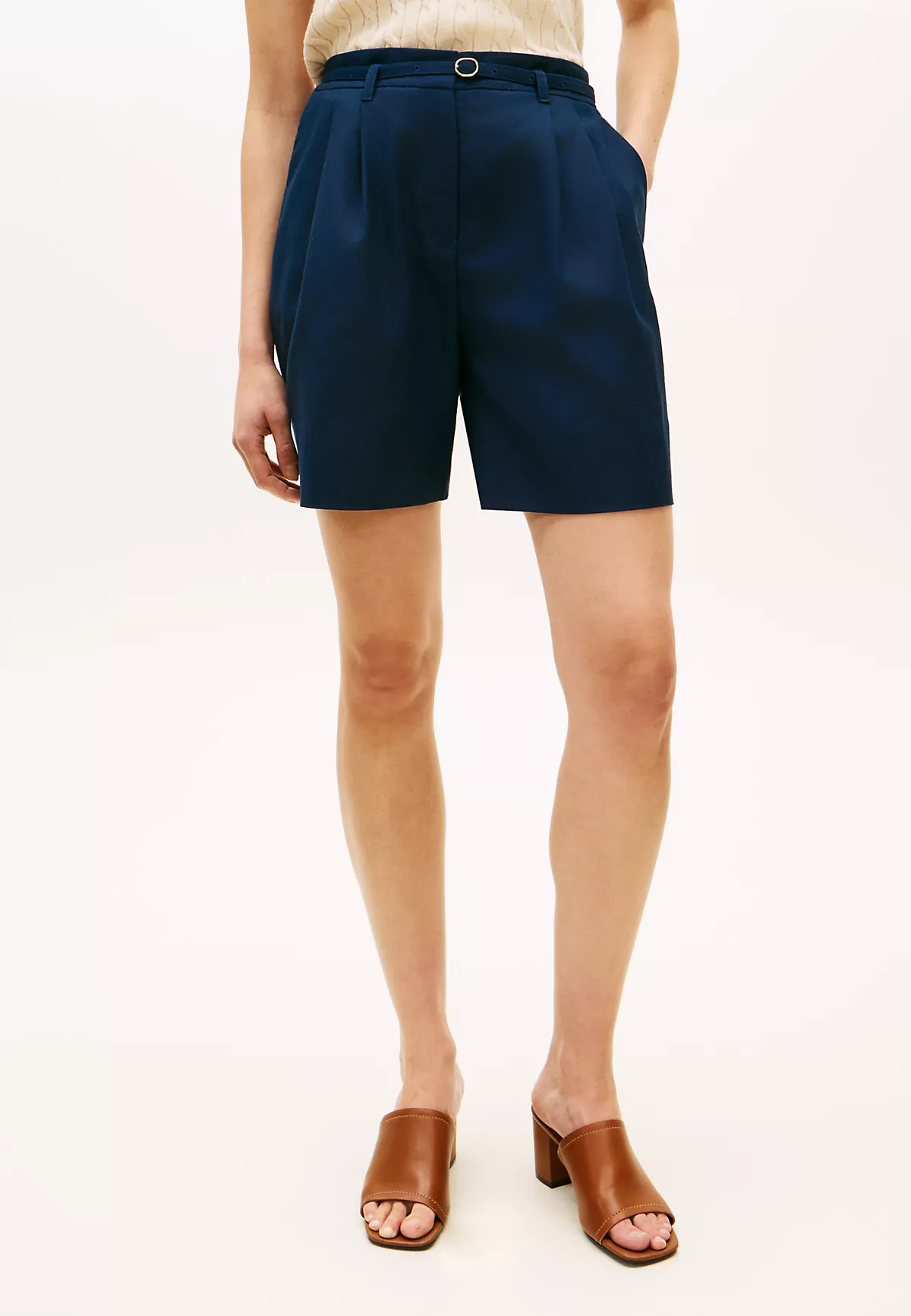 Tommy Hilfiger Tommy Hilfiger Kadın Normal Kalıp Beli Kemer Detaylı Pileli Kısa Lacivert Şort WW0WW49040-C1G