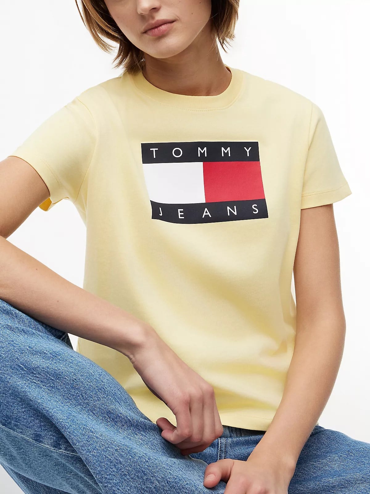 Tommy Hilfiger Tommy Hilfiger Kadın Normal Kesim Logo Baskılı Yuvarlak Yakalı Kısa Kollu Sarı T-Shirt DW0DW22562-ZF0