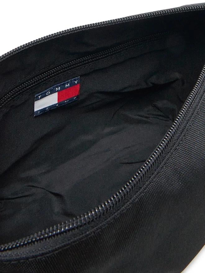 TOMMY HILFIGER Tommy Hilfiger Kadın Ön Tarafta Kabartmalı Logo İç Bölmeli Siyah Omuz Çantası AW0AW17287-BDS