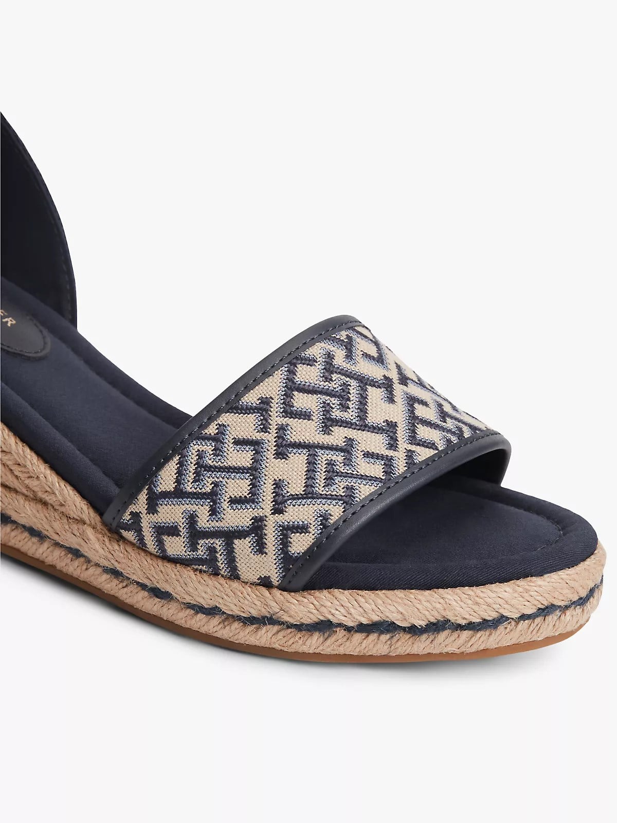 Tommy Hilfiger Tommy Hilfiger Kadın Orta Boy Platform Tabanlı TH Monogram Logolu Lacivert Sandalet FW0FW09519-DW6