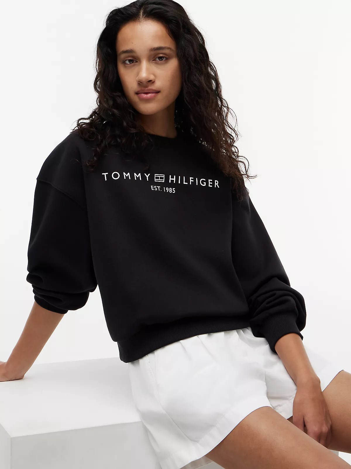 Tommy Hilfiger Tommy Hilfiger Kadın Regular Fit Pamuklu Bisiklet Yaka Uzun Kollu Siyah Sweatshirt WW0WW47831-BDS