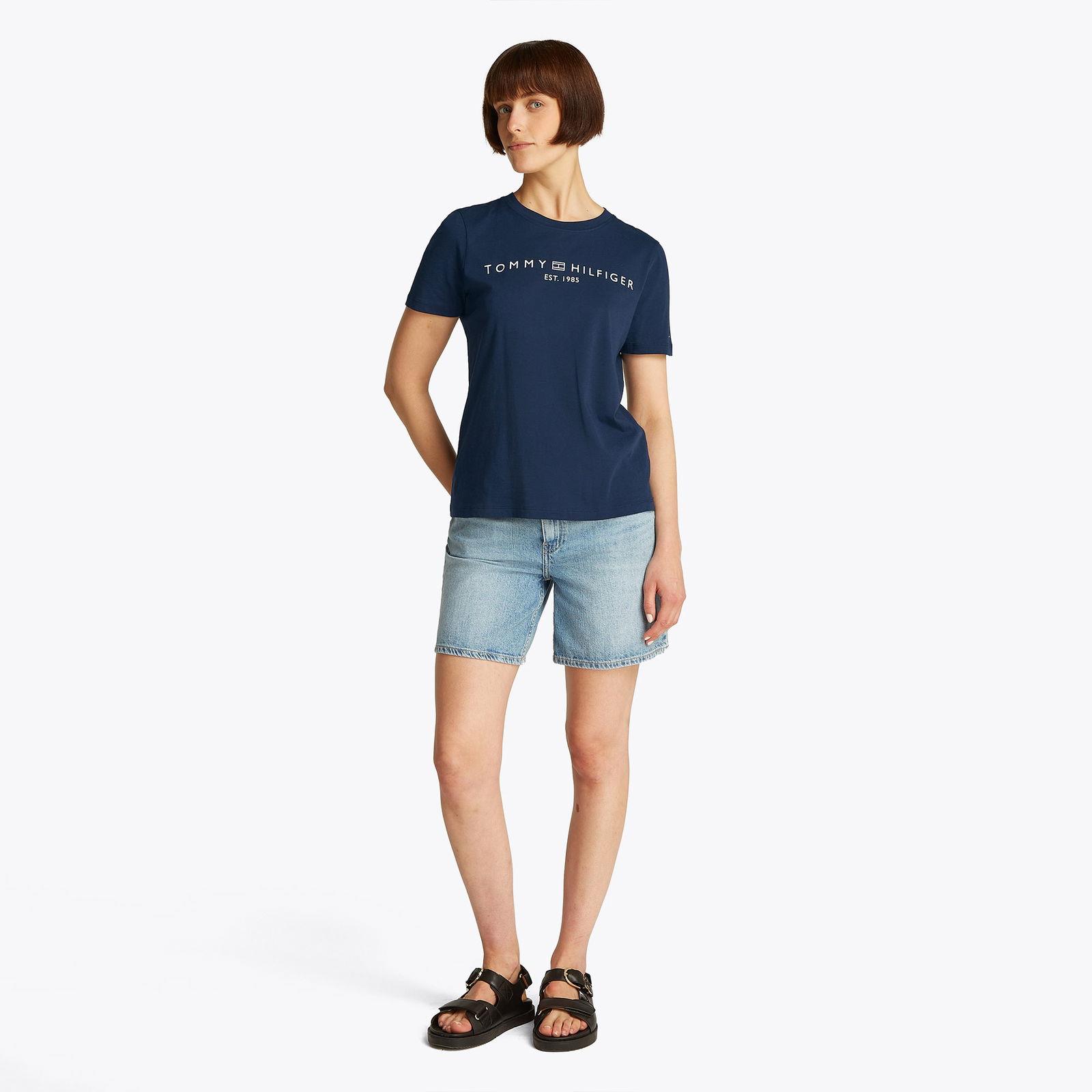 TOMMY HILFIGER Tommy Hilfiger Kadın Saf Pamuklu Yuvarlak Yaka Göğüste Logolu Kısa Kollu Lacivert Bluz WW0WW40276-C1G