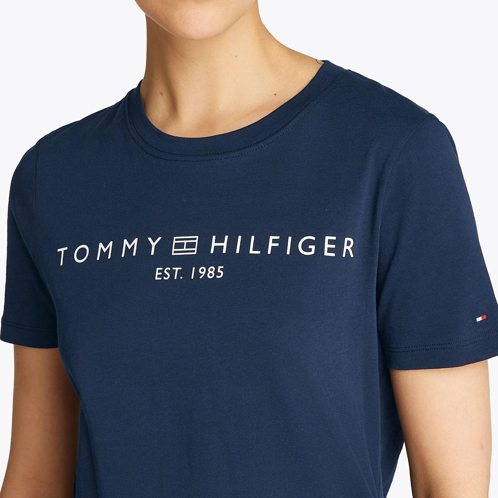 TOMMY HILFIGER Tommy Hilfiger Kadın Saf Pamuklu Yuvarlak Yaka Göğüste Logolu Kısa Kollu Lacivert Bluz WW0WW40276-C1G