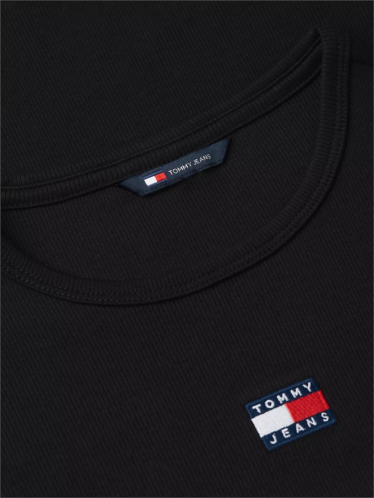 Tommy Hilfiger Tommy Hilfiger Kadın Slim Fit Yüksek Pamuk İçerikli İkonik Bayrak Logolu Kısa Kollu Siyah T-Shirt DW0DW17881-BDS