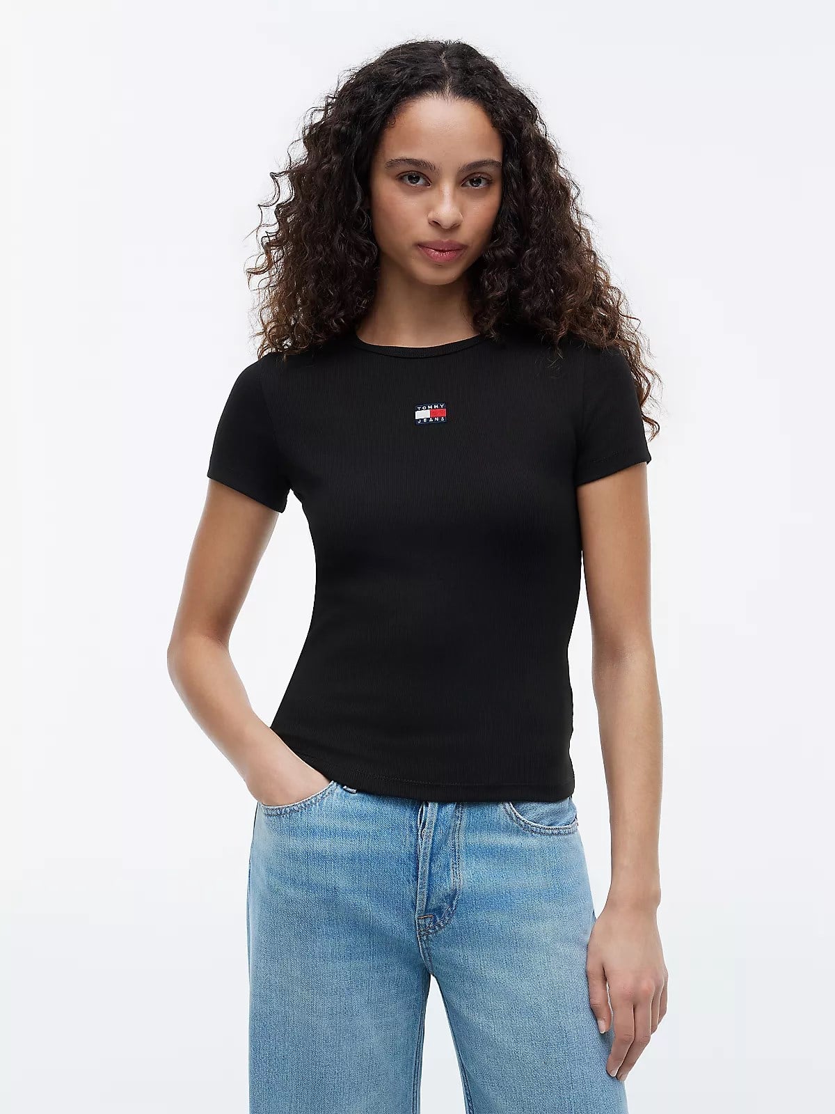 Tommy Hilfiger Tommy Hilfiger Kadın Slim Fit Yüksek Pamuk İçerikli İkonik Bayrak Logolu Kısa Kollu Siyah T-Shirt DW0DW17881-BDS
