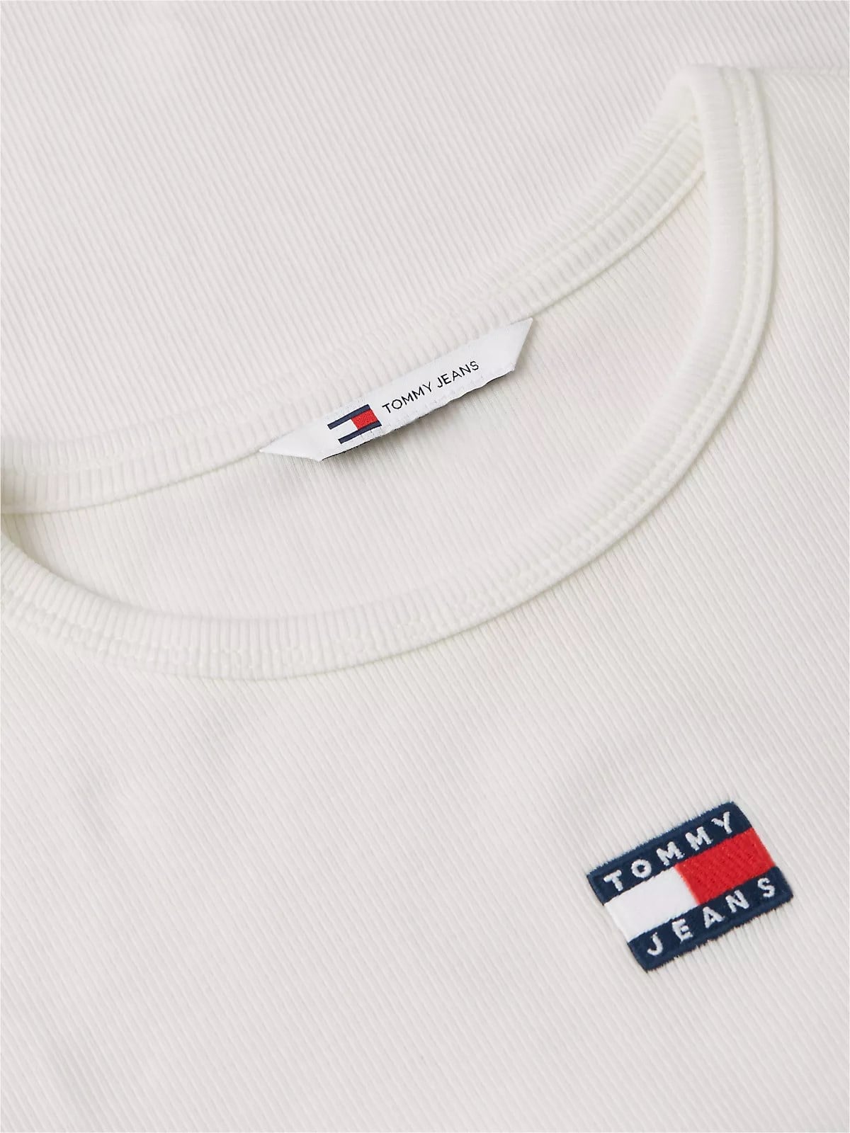 Tommy Hilfiger Tommy Hilfiger Kadın Slim Fit Yüksek Pamuk İçerikli İkonik Bayrak Logolu Kısa Kollu Beyaz T-Shirt DW0DW17881-YBL