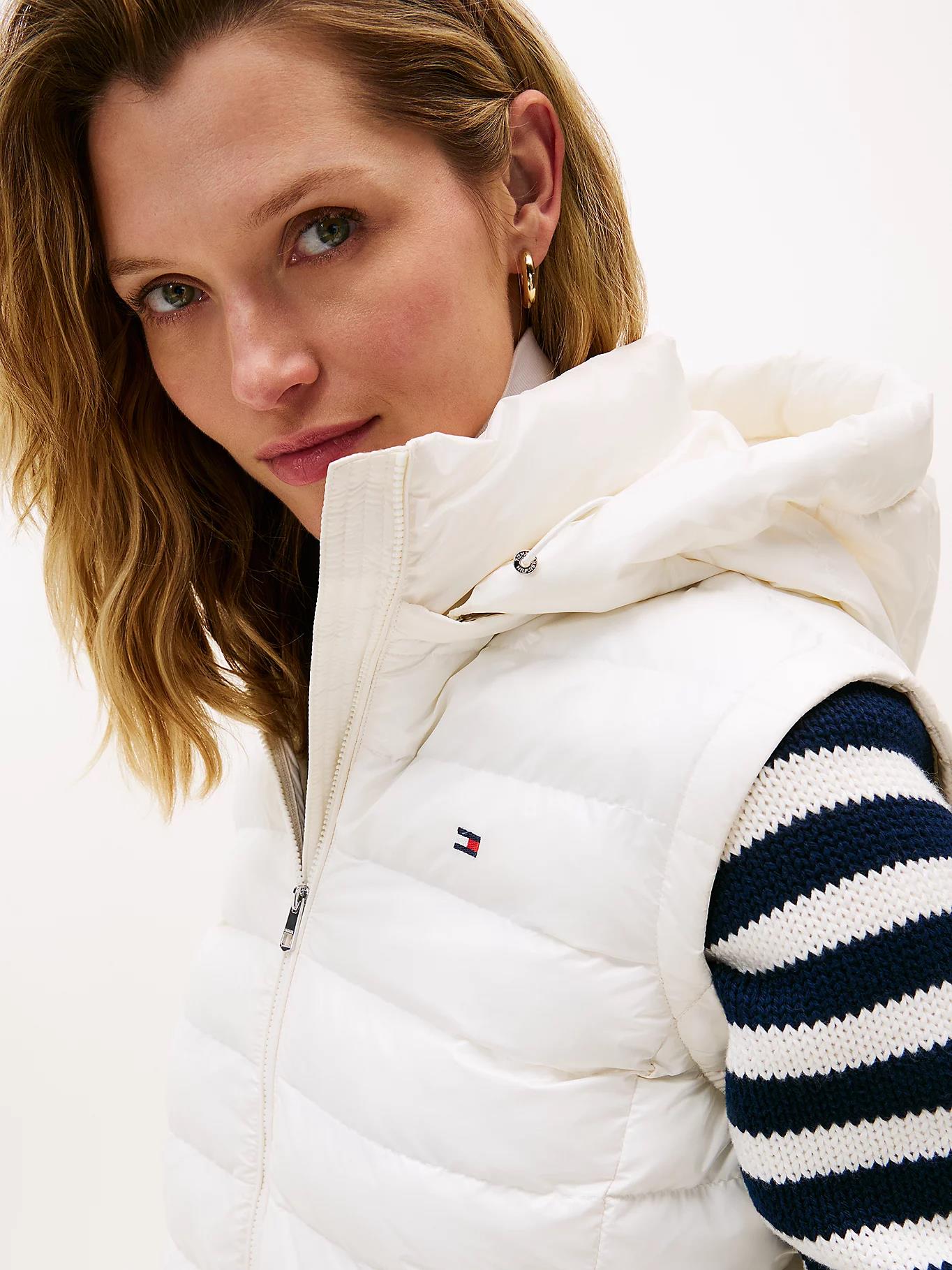 Tommy Hilfiger Tommy Hilfiger Kadın Su Geçirmez Astarlı Dolgulu Kumaş Çizgili Kapitone Desenli Kapüşonlu Beyaz Yelek WW0WW47352-YA8