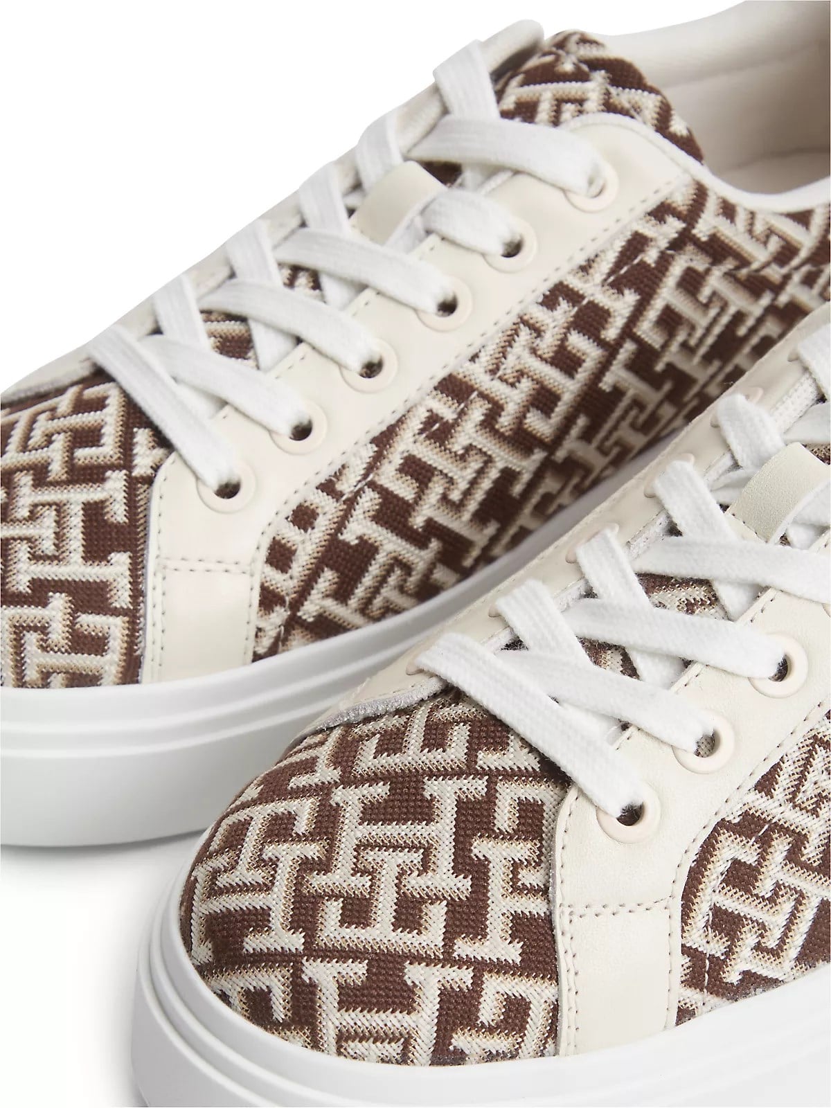 Tommy Hilfiger Tommy Hilfiger Kadın TH Monogram Logolu Düşük Bilekli Kahverengi Sneaker FW0FW09398-GSZ