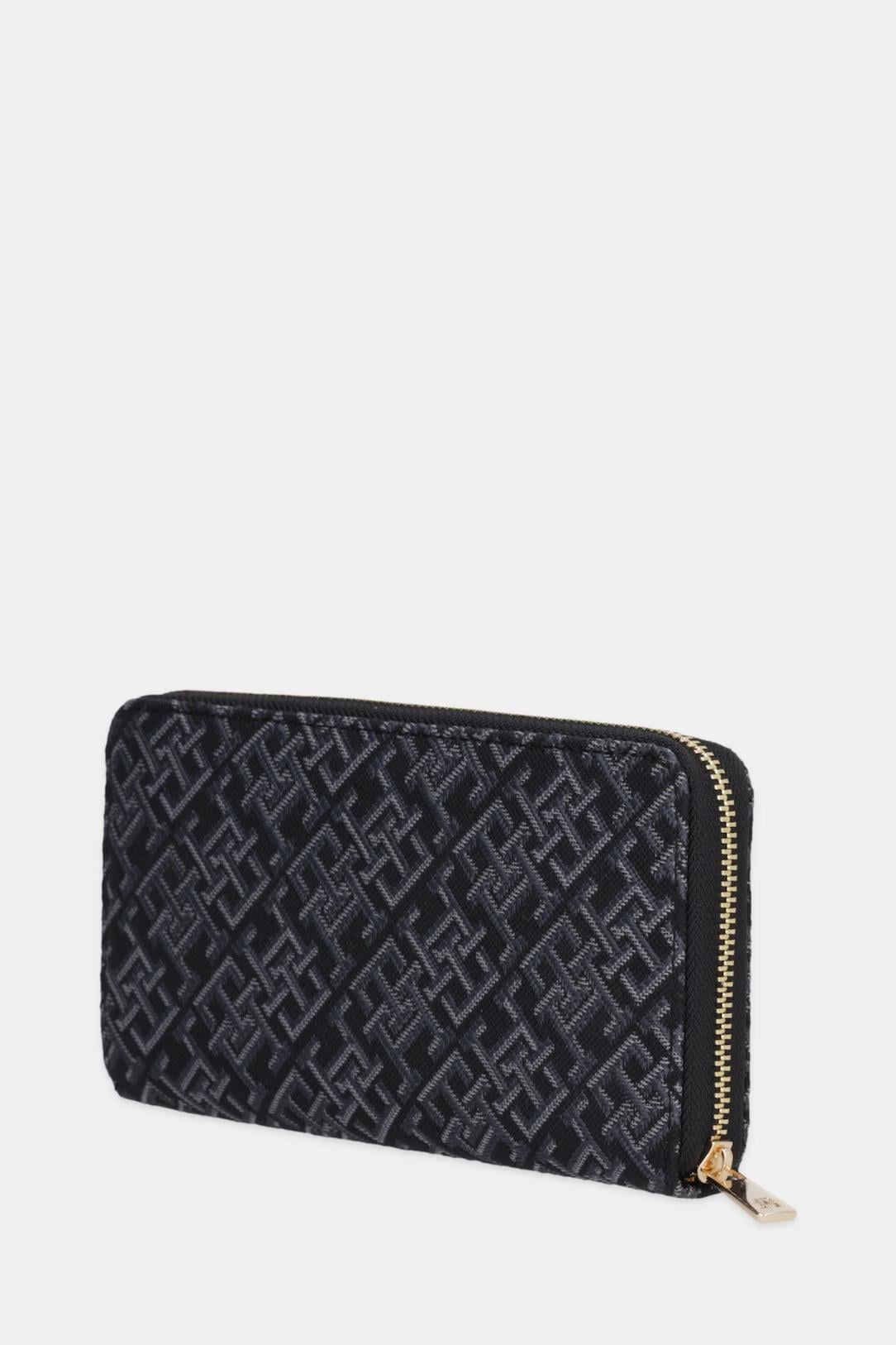 Tommy Hilfiger Tommy Hilfiger Kadın TH Monogram Logo Desenli Fermuarlı İç Bölmeli Siyah Cüzdan AW0AW17956-BDS
