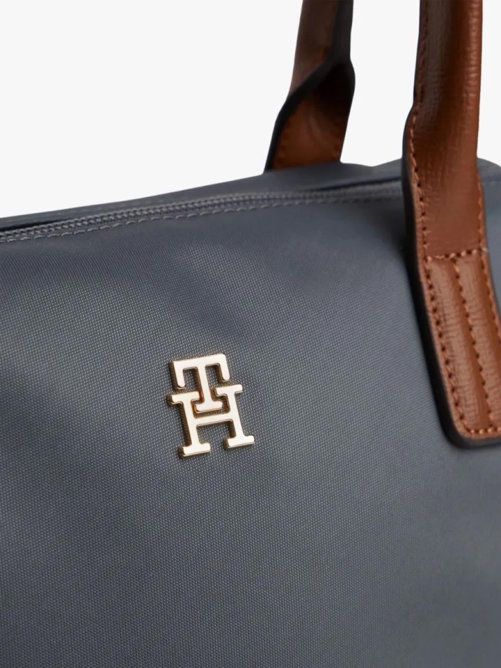 Tommy Hilfiger Tommy Hilfiger Kadın TH Monogram Logolu Fermuarlı Kısa Askılı Gri Omuz Çantası AW0AW17709-PTU