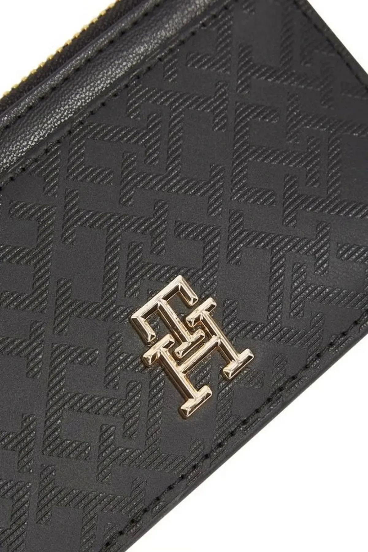 TOMMY HILFIGER Tommy Hilfiger Kadın TH Logo Desenli Kartlık Bölmeli Fermuarlı Siyah Cüzdan AW0AW17401-BDS