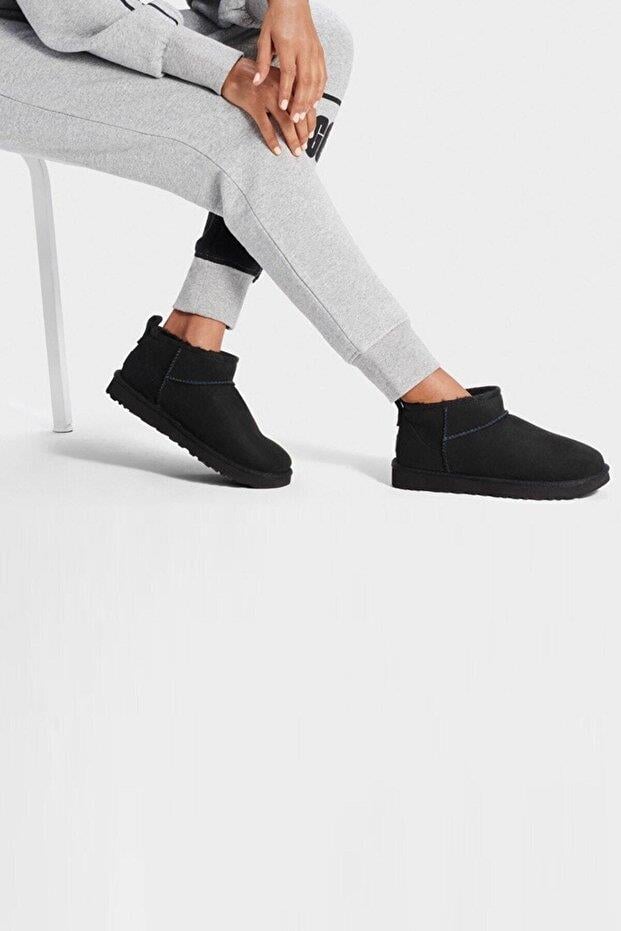 UGG UGG Kadın Deri Logolu Düz Tabanlı Günlük Kullanım Siyah Bot & Bootie 1116109-BLACK