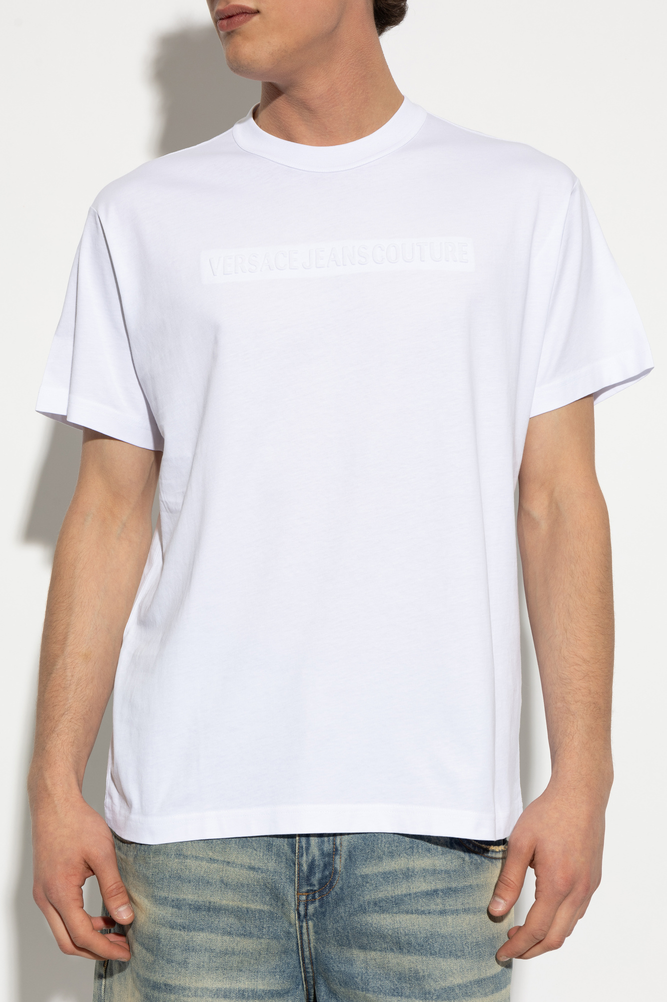Versace Versace Erkek Normal Kesim Pamuklu Kabartma Logo Desenli Yuvarlak Yakalı Kısa Kollu Beyaz T-Shirt 80GAHE09 CJ00E-003
