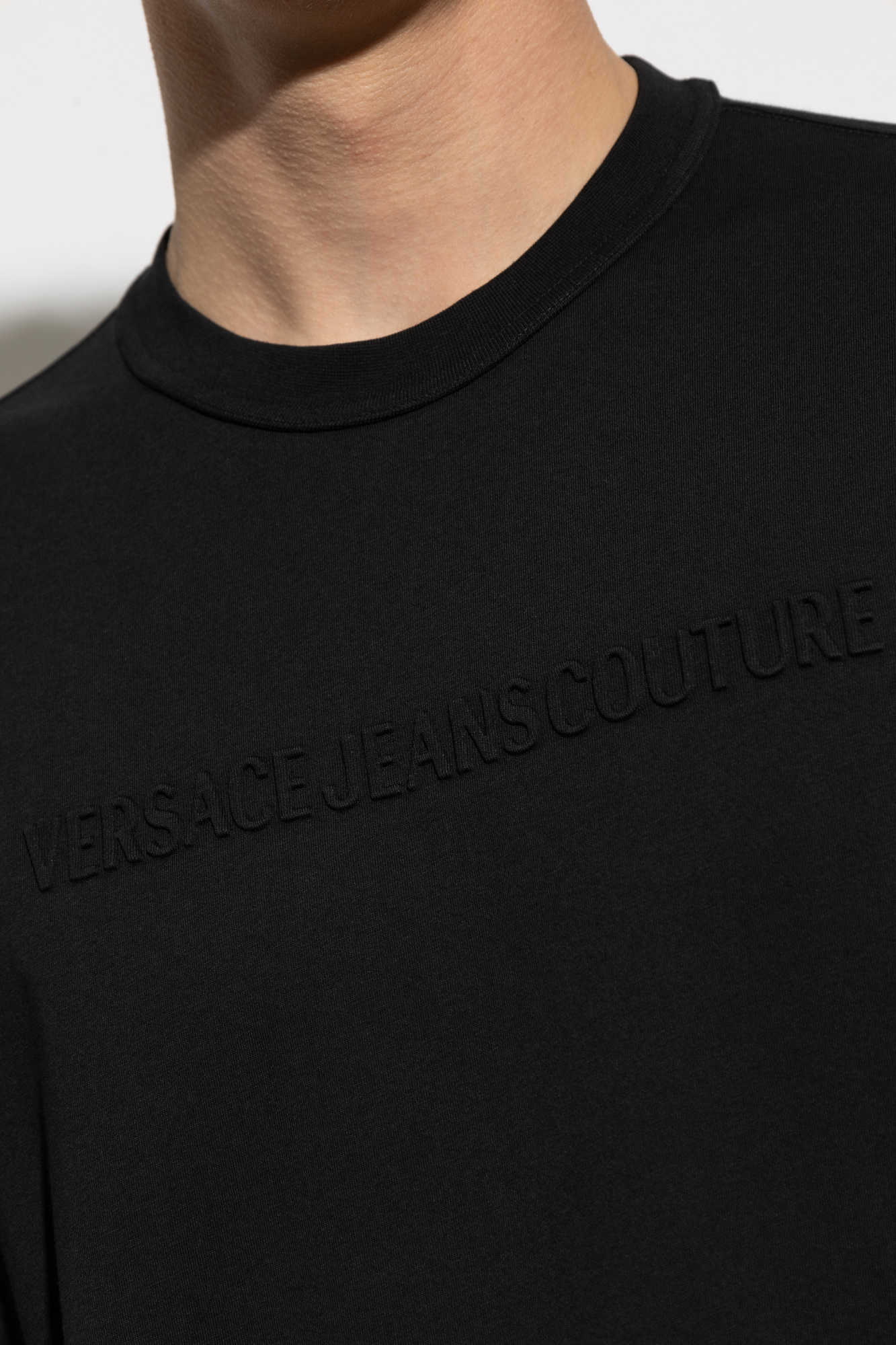 Versace Versace Erkek Normal Kesim Pamuklu Kabartma Logo Desenli Yuvarlak Yakalı Kısa Kollu Siyah T-Shirt 80GAHE09 CJ00E-899