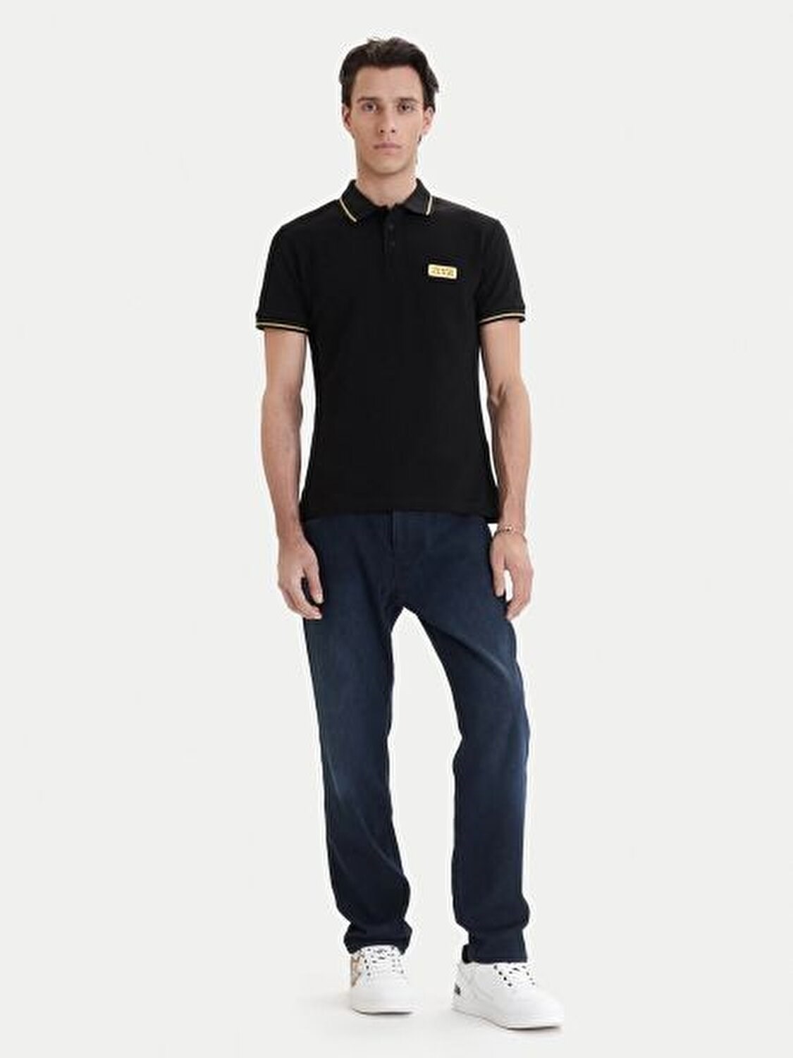 Versace Versace Erkek Regular Fit Pamuklu Kolarında Şerit Desenli Kısa Kollu Siyah T-Shirt 80GAGT05 CJ01T-G89