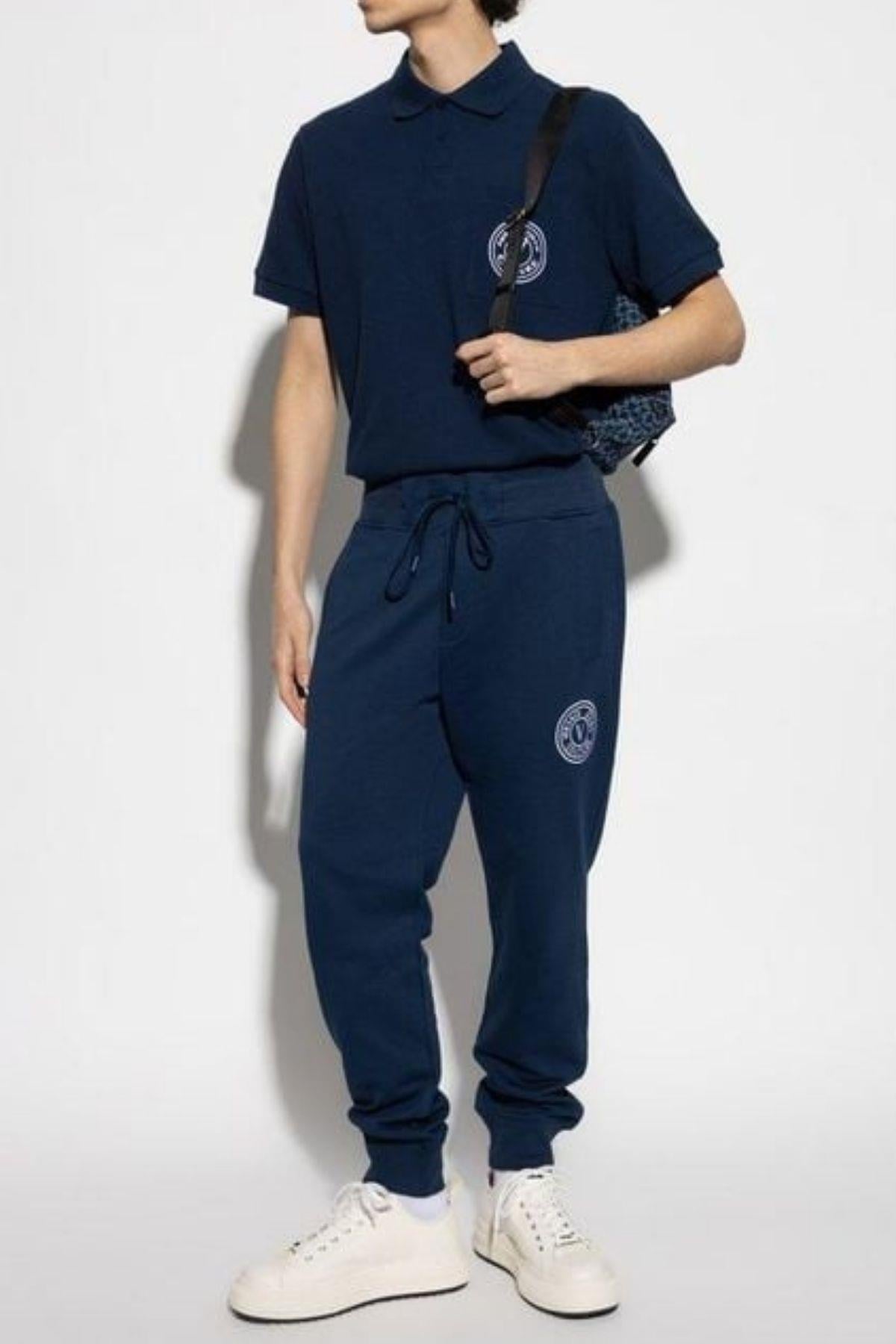 Versace Versace Kadın Regular Fit Göğüste İşlemeli Logo Detaylı %100 Pamuklu Kısa Kollu Lacivert Polo Yaka T-Shirt 78GAGT01CJ01T-283