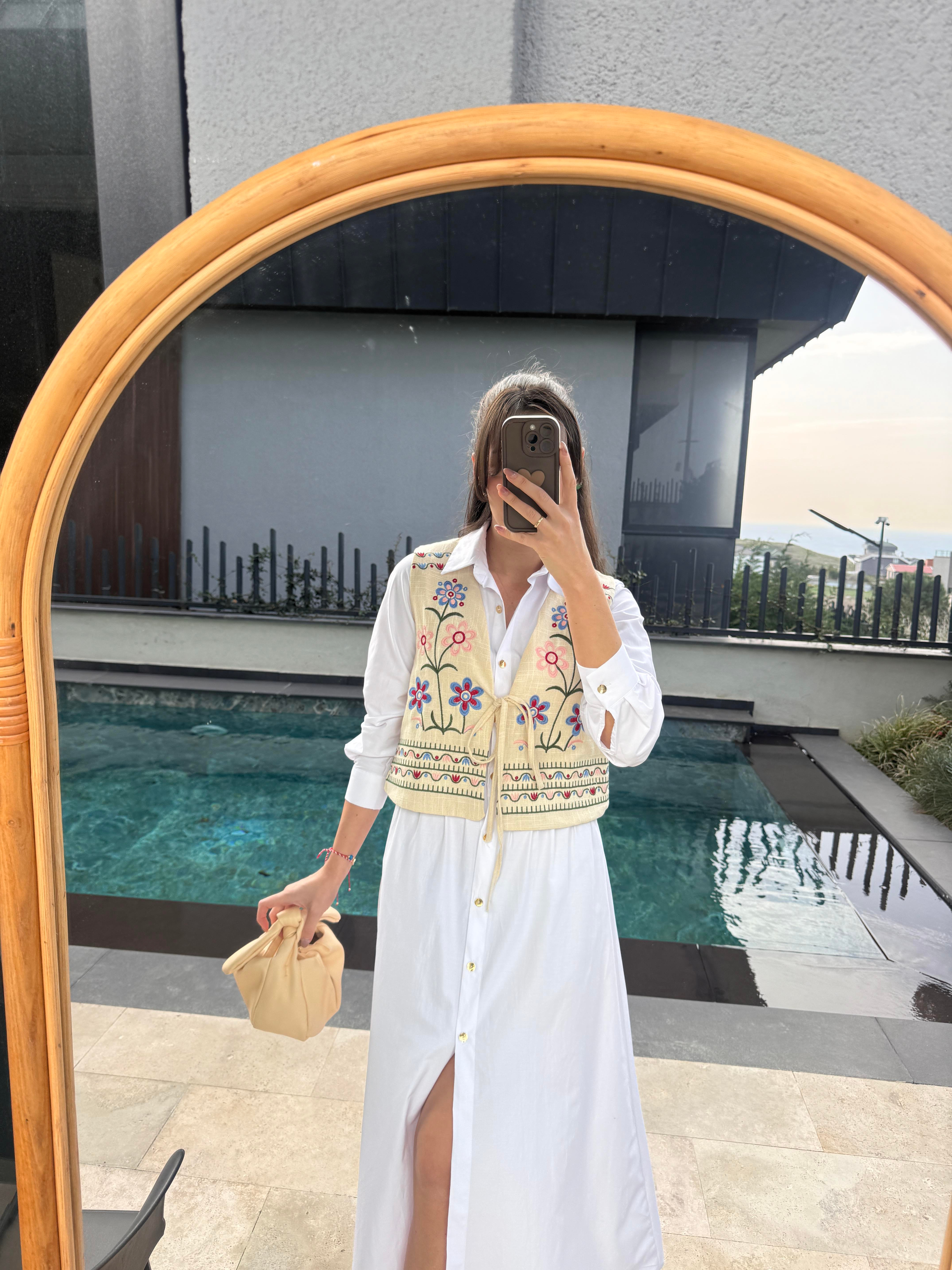 Frida Nakışlı Bej Yelek