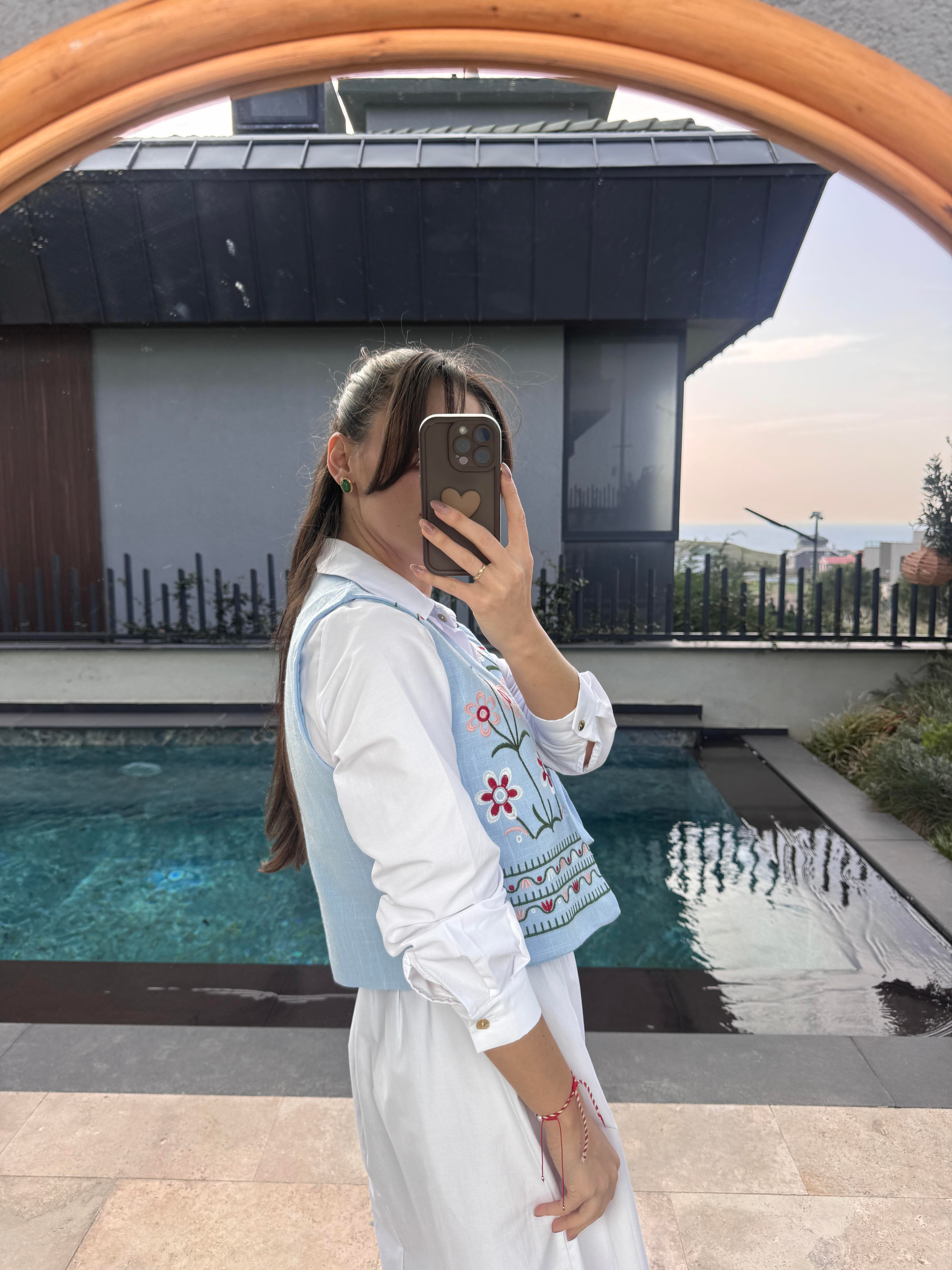 Frida Nakışlı Mavi Yelek