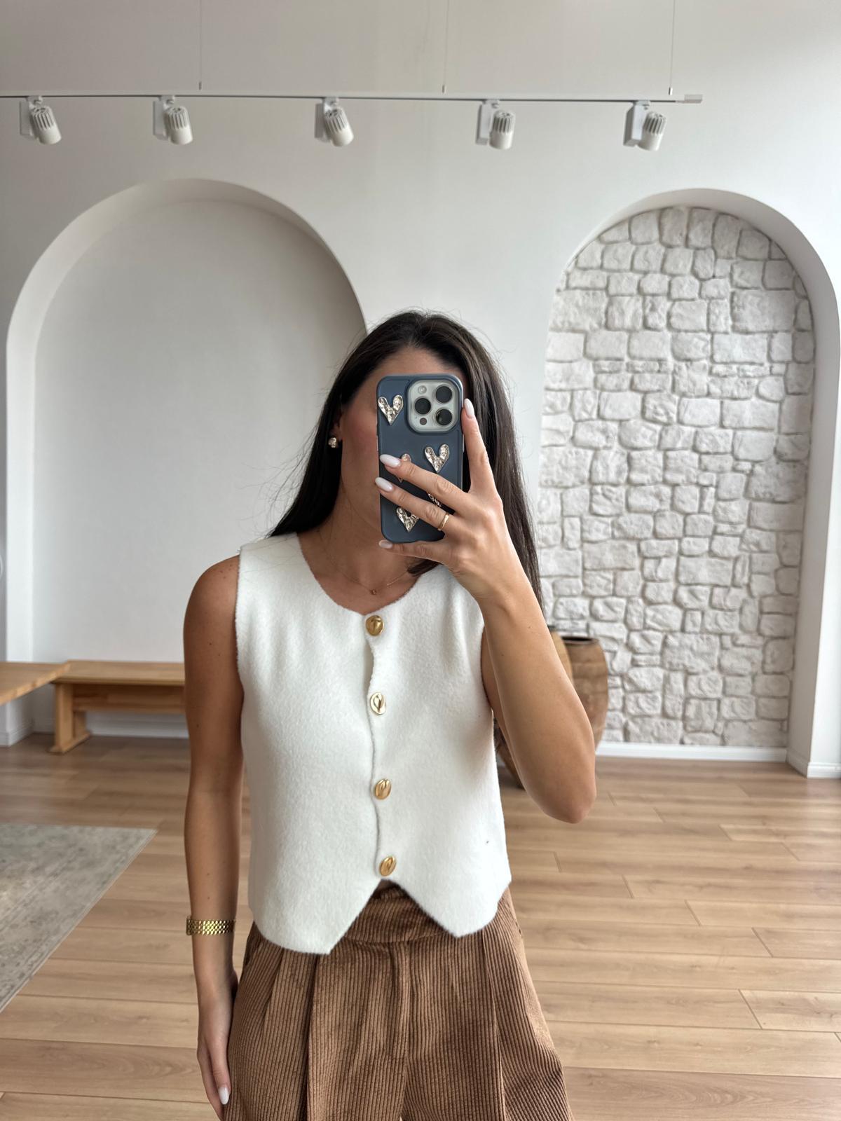 Gold Düğmeli Beyaz Yumoş Yelek