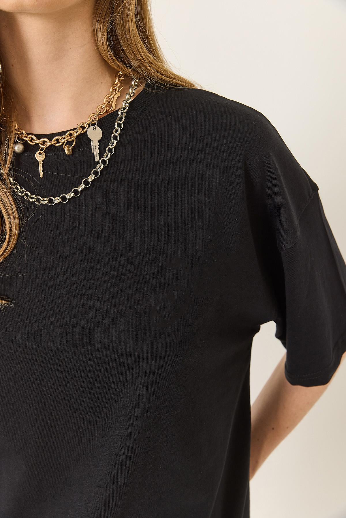 %100 Organik Pamuk Relaxed Fit Yırtmaçlı Yuvarlak Yakalı T-Shirt 60602047 - Siyah