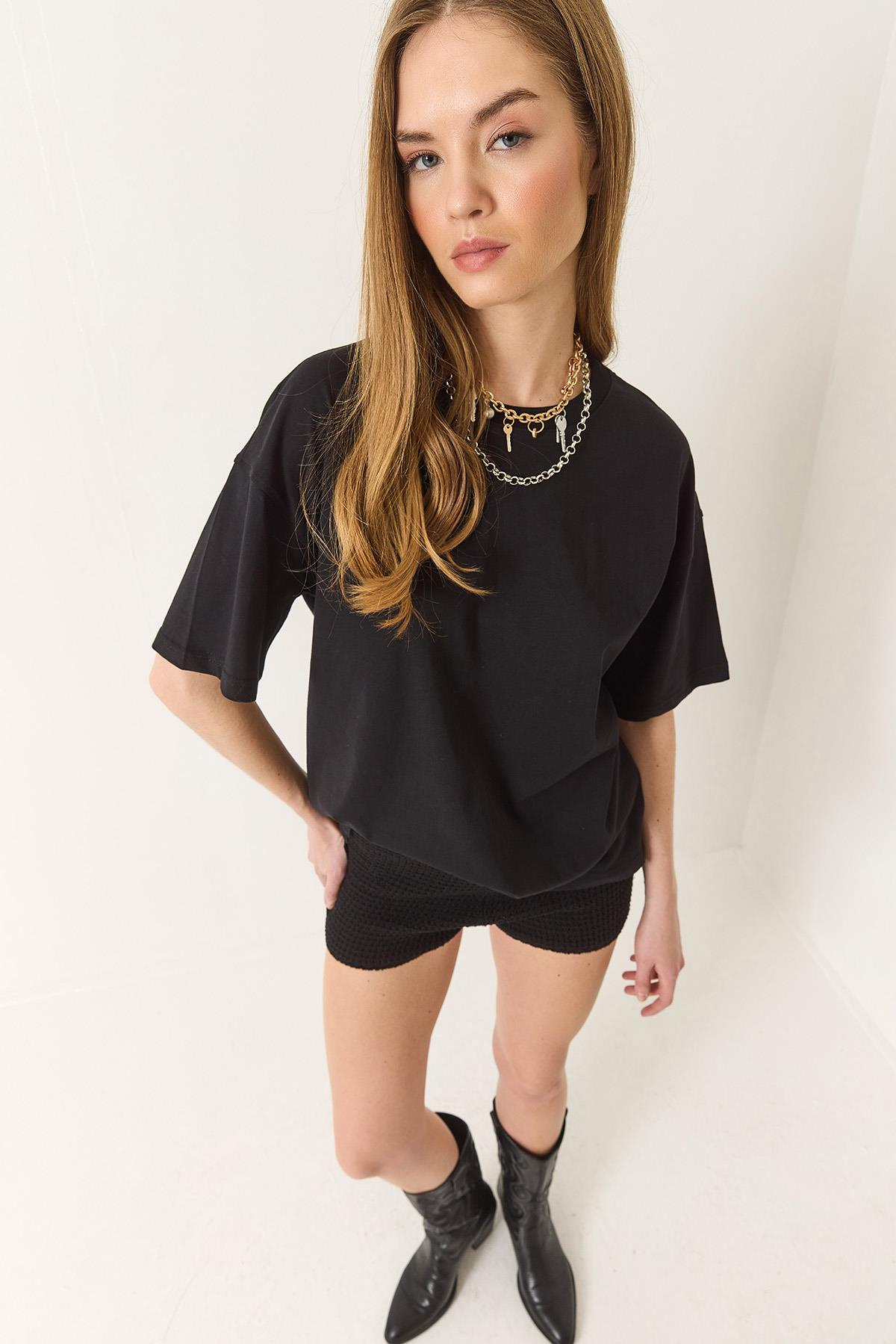 %100 Organik Pamuk Relaxed Fit Yırtmaçlı Yuvarlak Yakalı T-Shirt 60602047 - Siyah