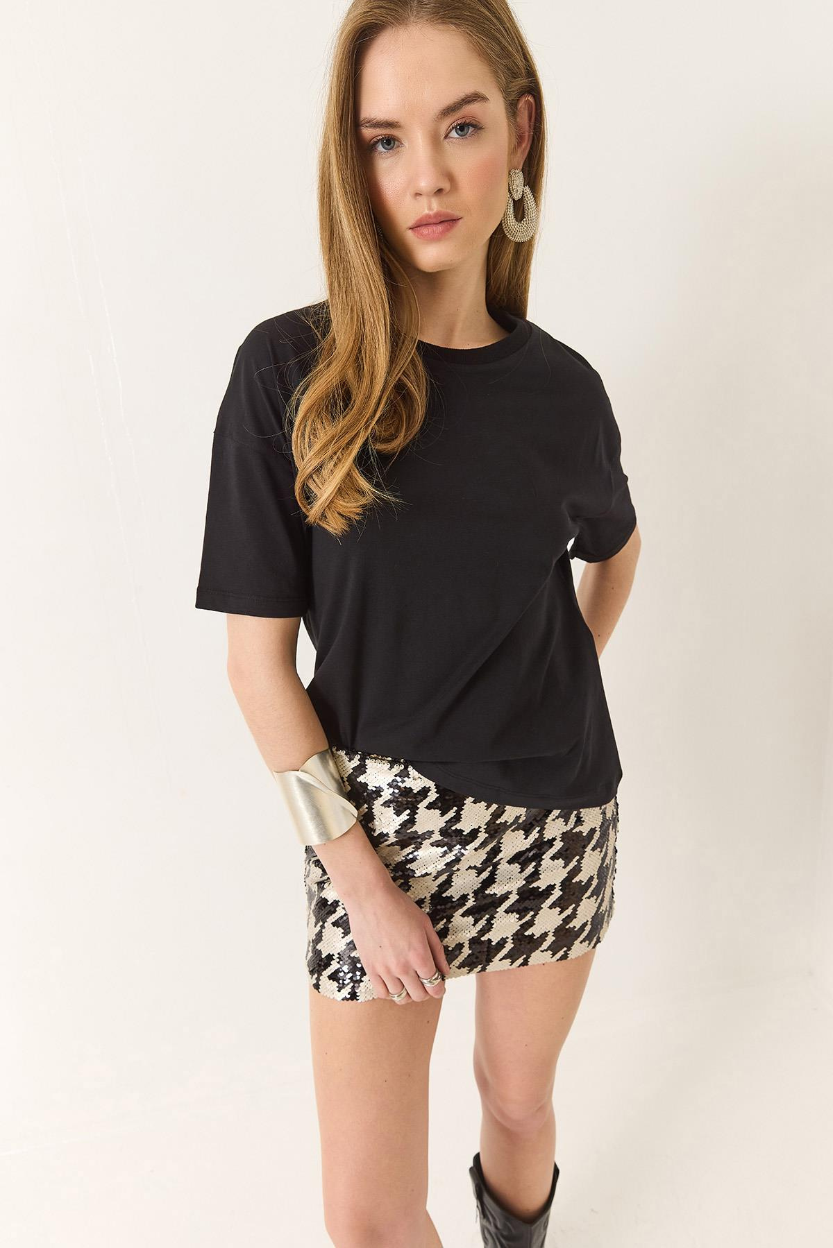 %100 Organik Pamuk Relaxed Fit Yırtmaçlı Yuvarlak Yakalı T-Shirt 60602050 - Siyah