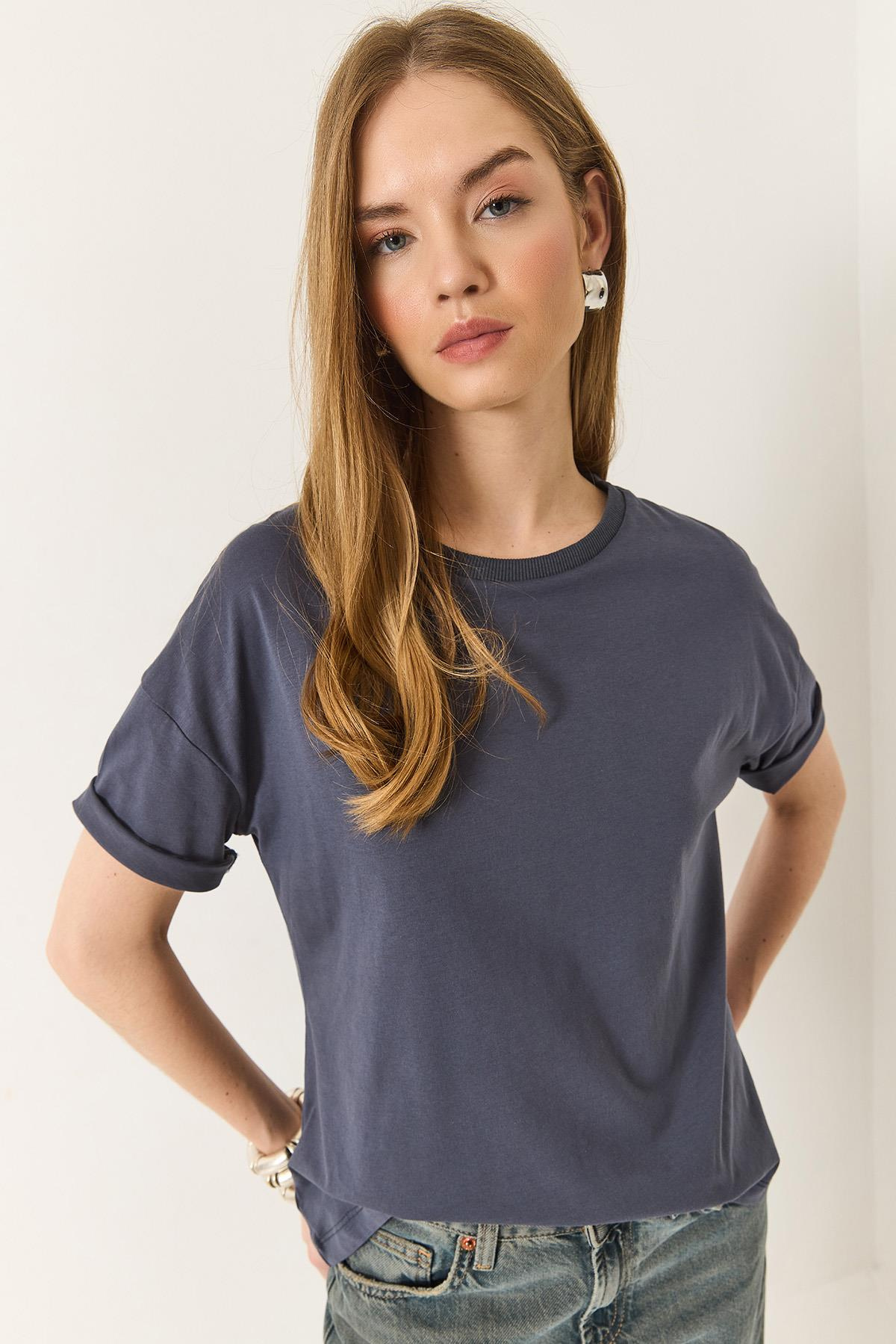 %100 Organik Pamuk Relaxed Fit Yırtmaçlı Yuvarlak Yakalı T-Shirt 60602050 - Antrasit