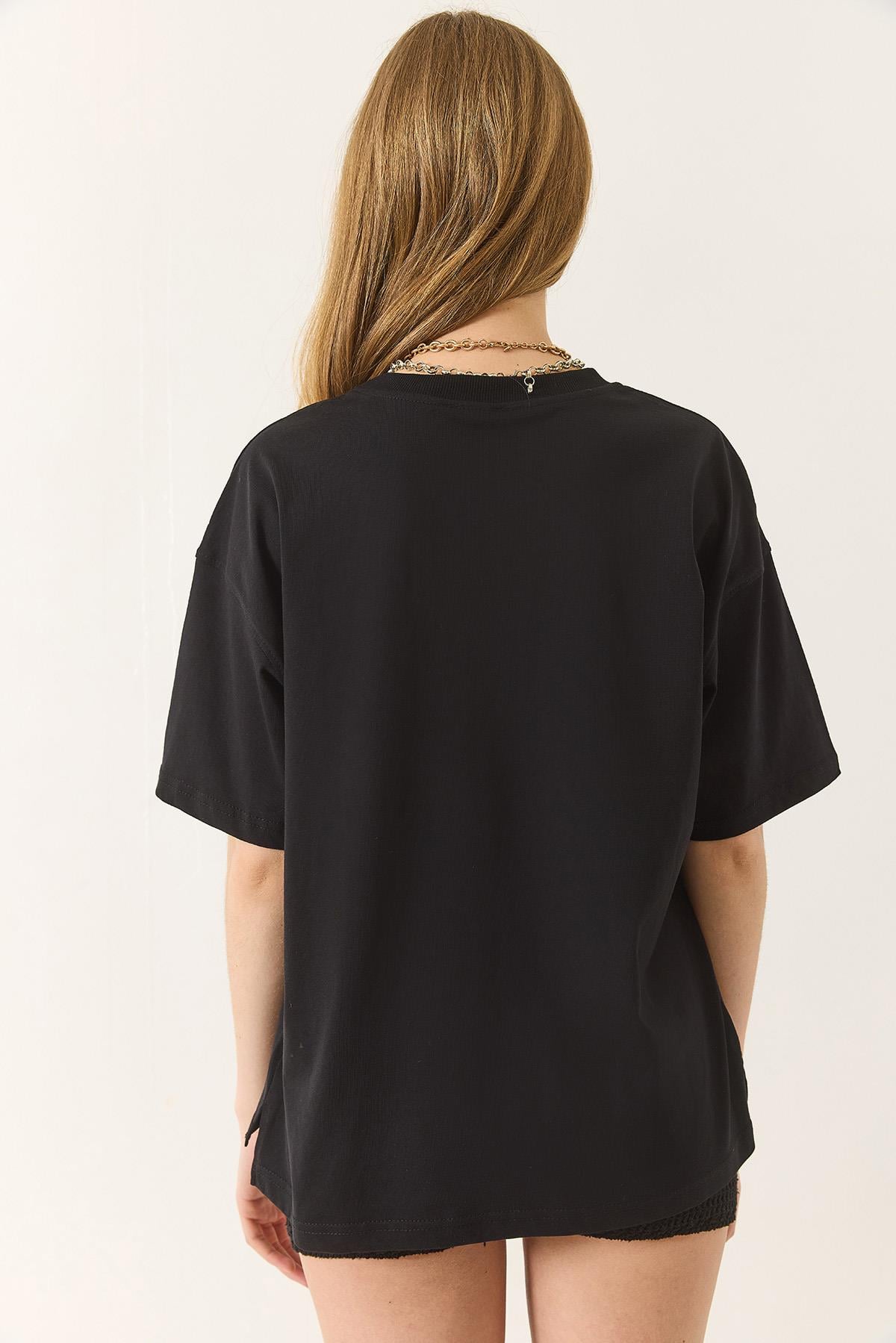 %100 Organik Pamuk Relaxed Fit Yırtmaçlı Yuvarlak Yakalı T-Shirt 60602047 - Siyah