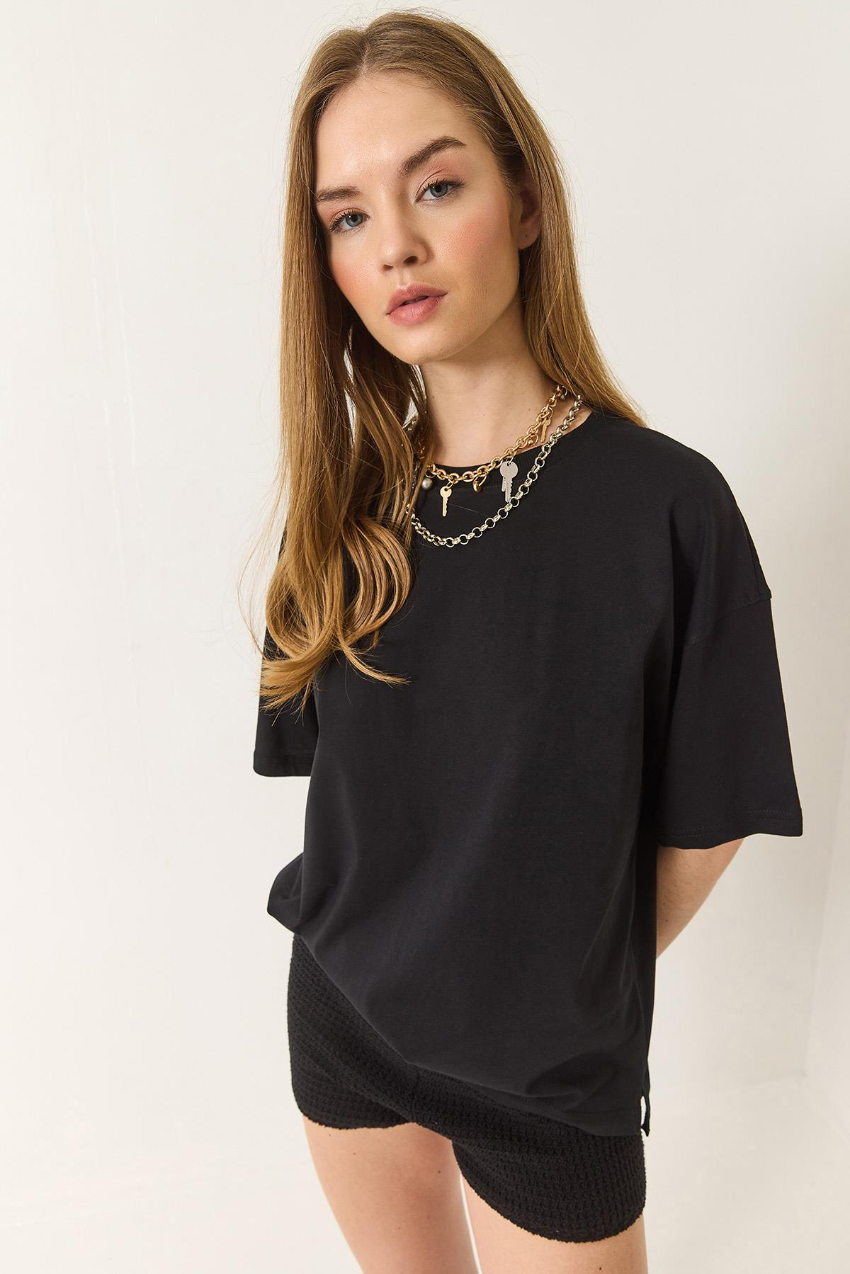 %100 Organik Pamuk Relaxed Fit Yırtmaçlı Yuvarlak Yakalı T-Shirt 60602047 - Siyah