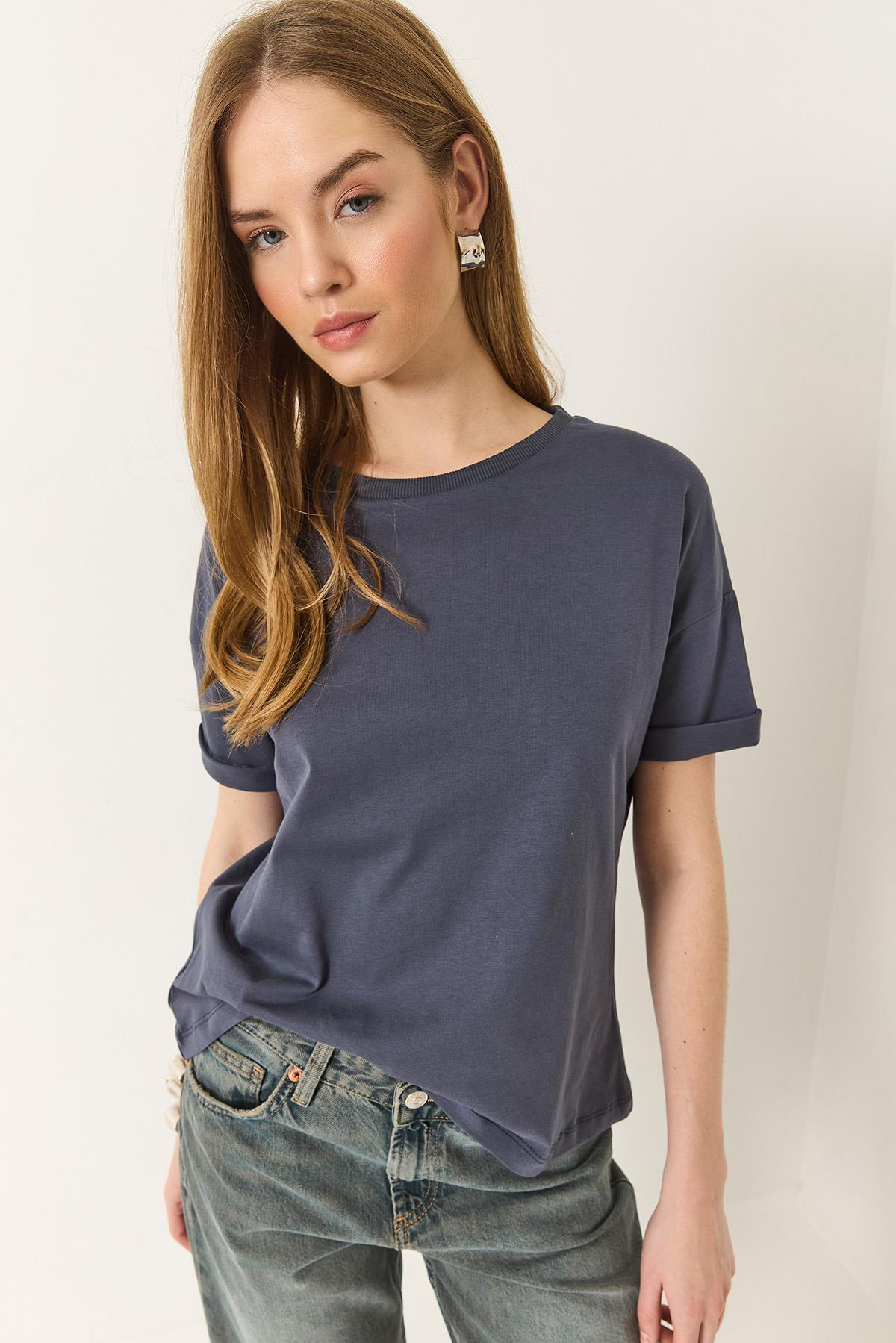 %100 Organik Pamuk Relaxed Fit Yırtmaçlı Yuvarlak Yakalı T-Shirt 60602050 - Antrasit