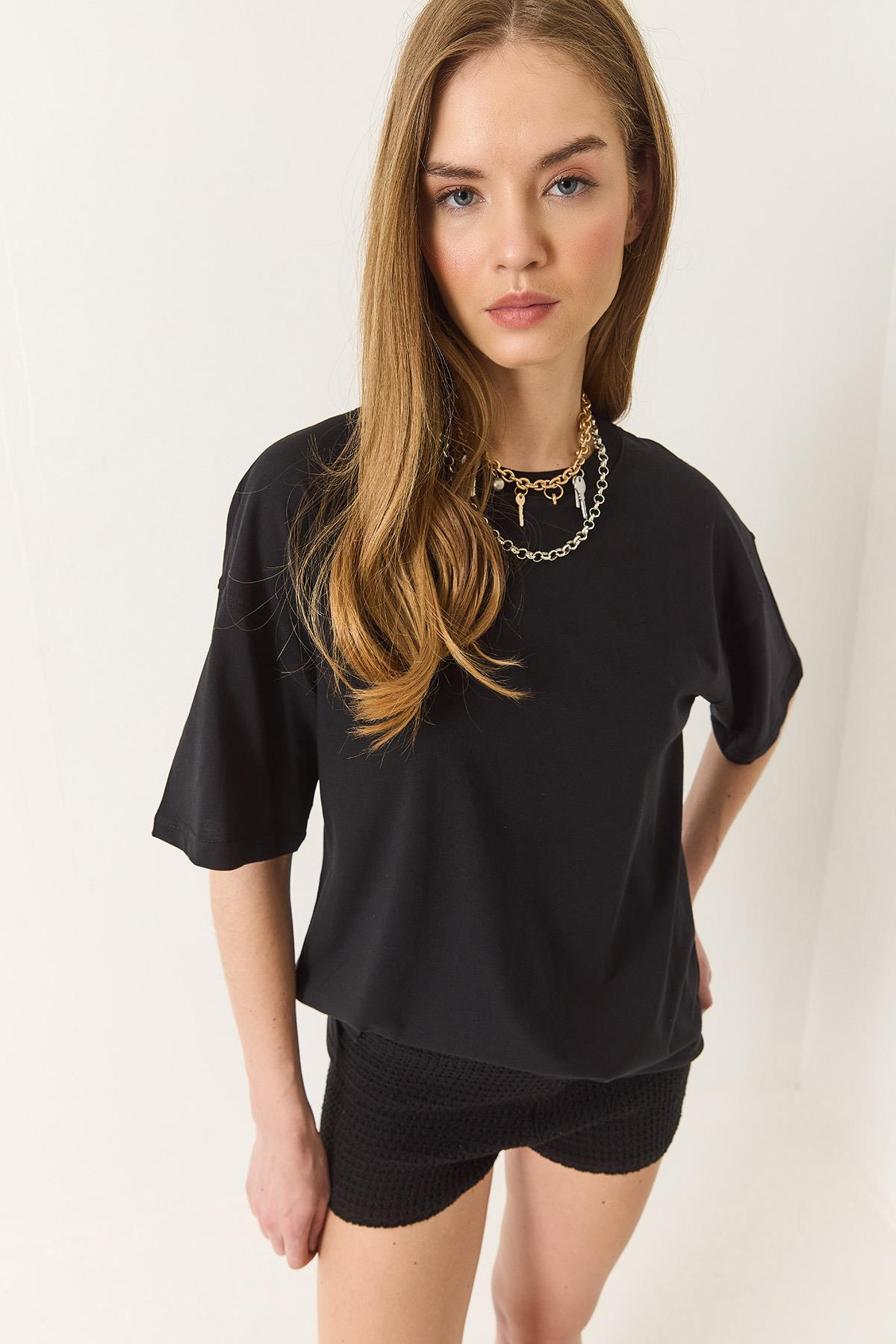 %100 Organik Pamuk Relaxed Fit Yırtmaçlı Yuvarlak Yakalı T-Shirt 60602047 - Siyah