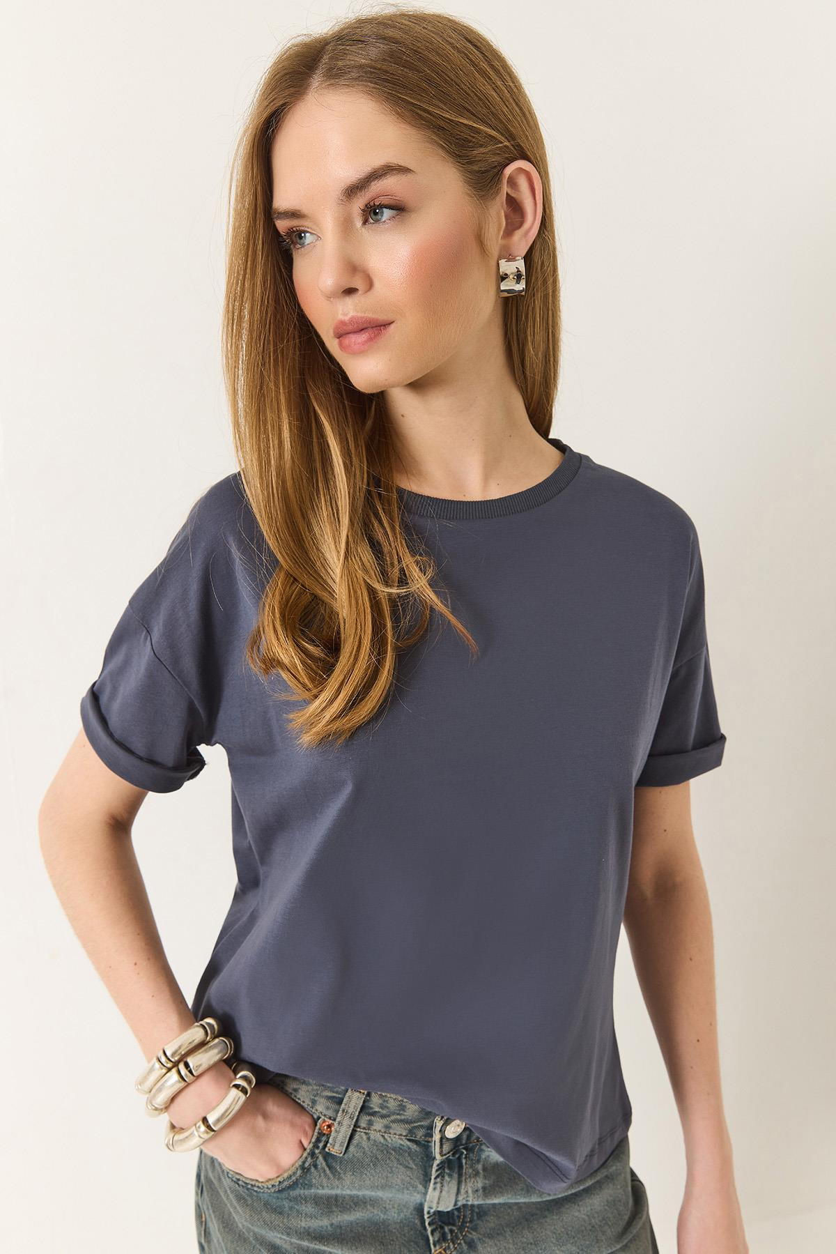 %100 Organik Pamuk Relaxed Fit Yırtmaçlı Yuvarlak Yakalı T-Shirt 60602050 - Antrasit