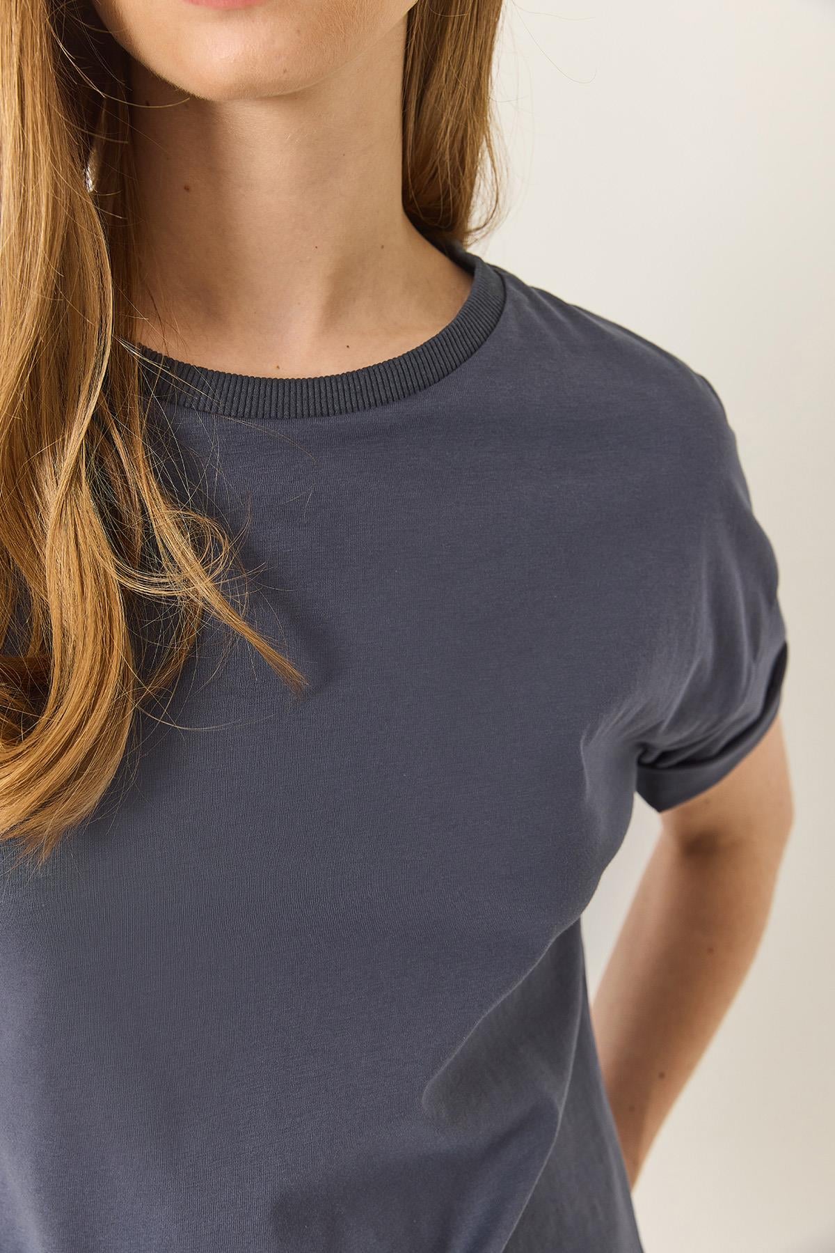 %100 Organik Pamuk Relaxed Fit Yırtmaçlı Yuvarlak Yakalı T-Shirt 60602050 - Antrasit